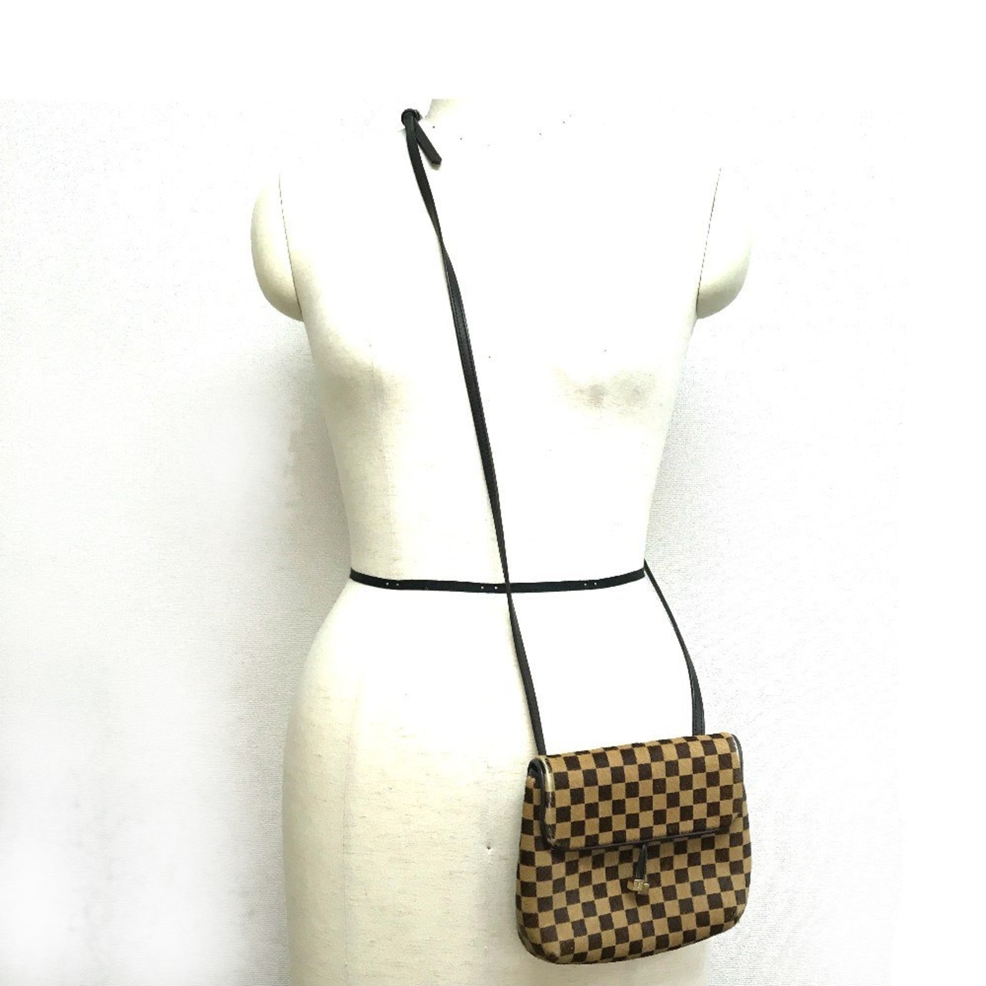 Louis Vuitton Brown Leather Pochette Shoulder Bag (Pre-Owned)