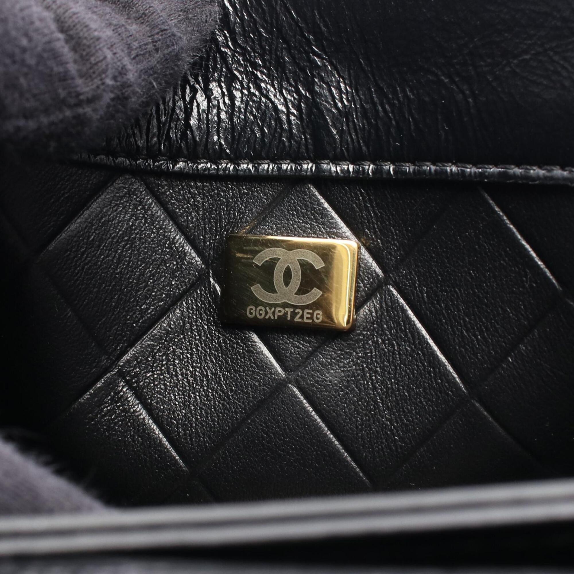 Chanel Black Leather Handbag Shoulder Bag (Pre-Owned)