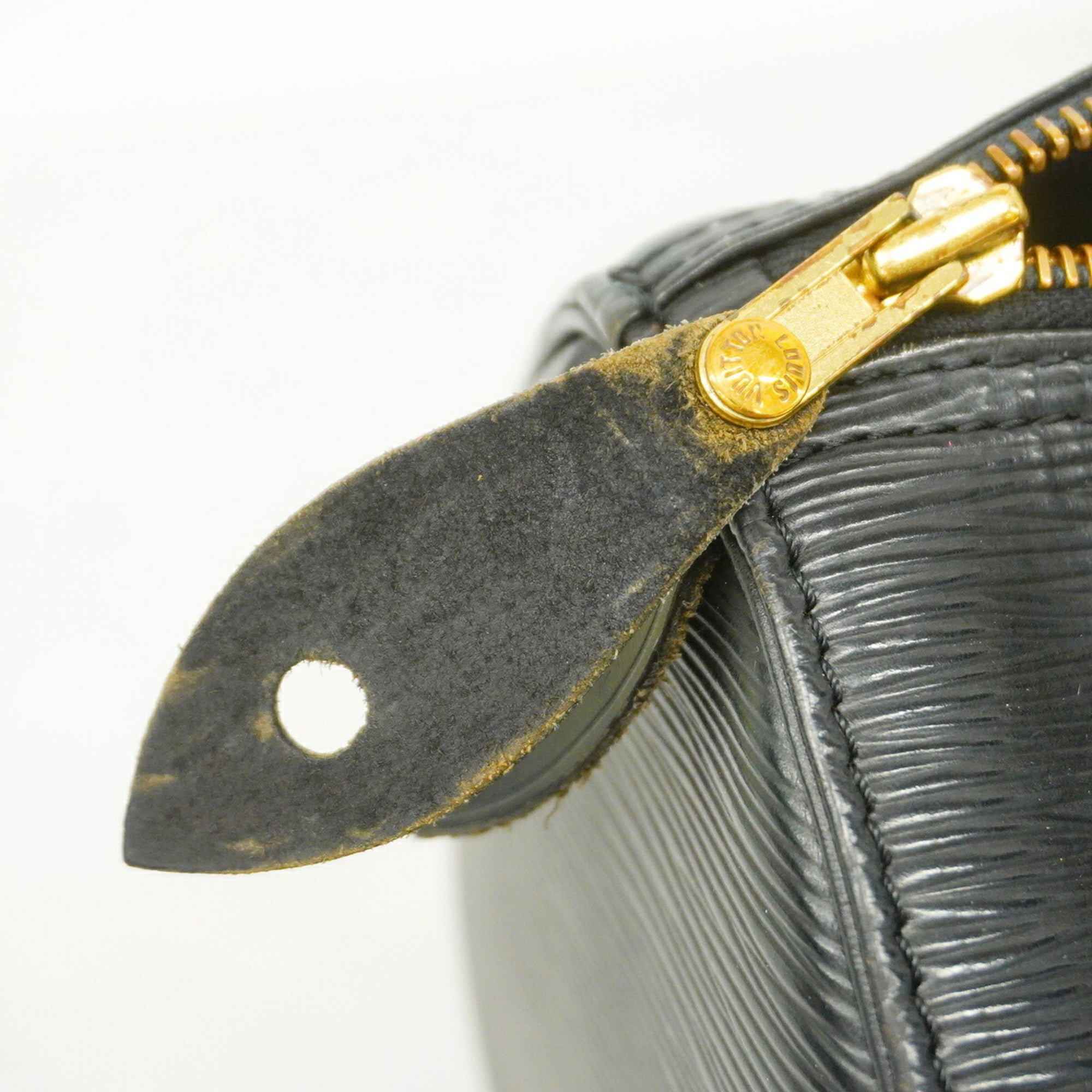 Louis Vuitton Noir Handbag (Pre-Owned)