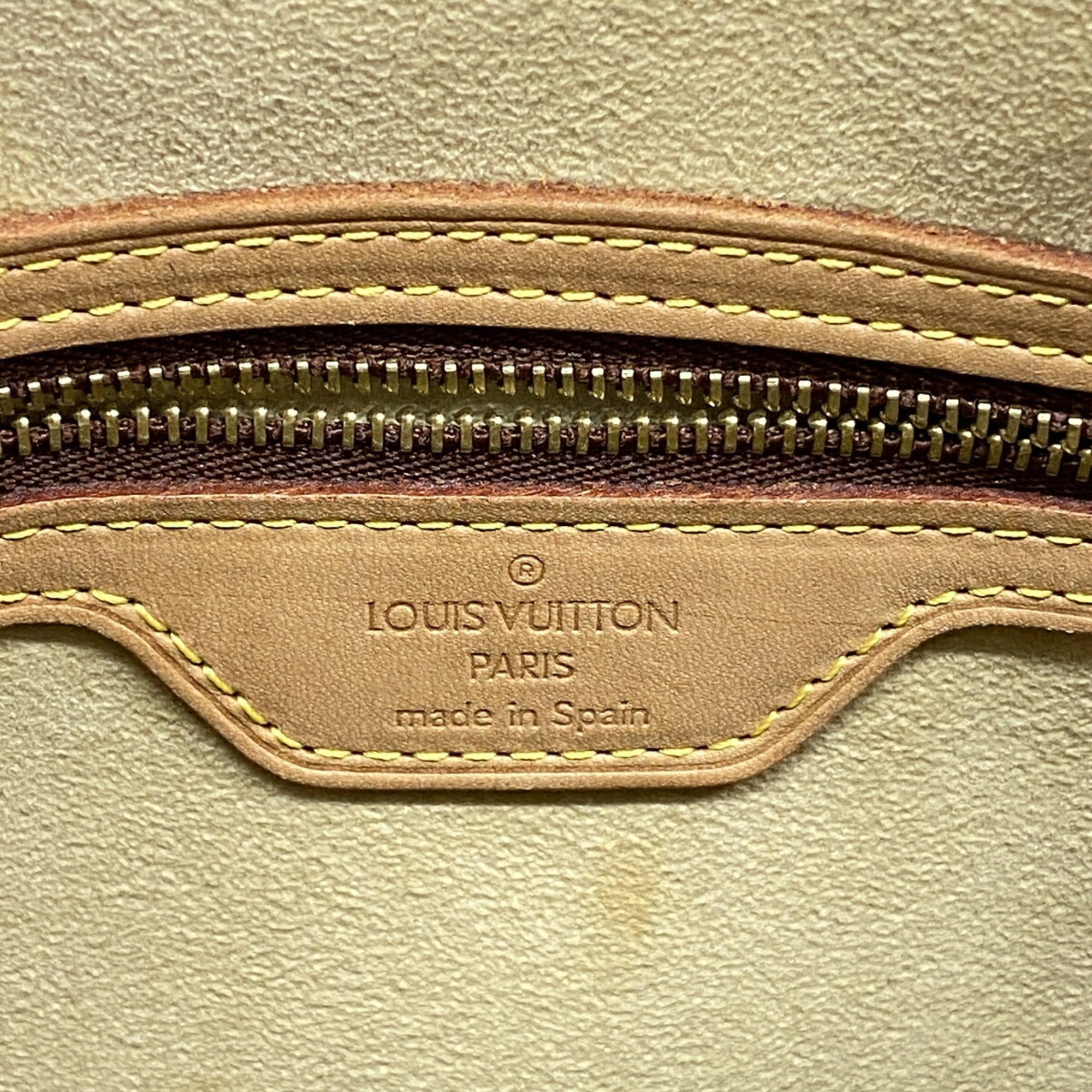 Louis Vuitton Brown Shoulder Bag (Pre-Owned)