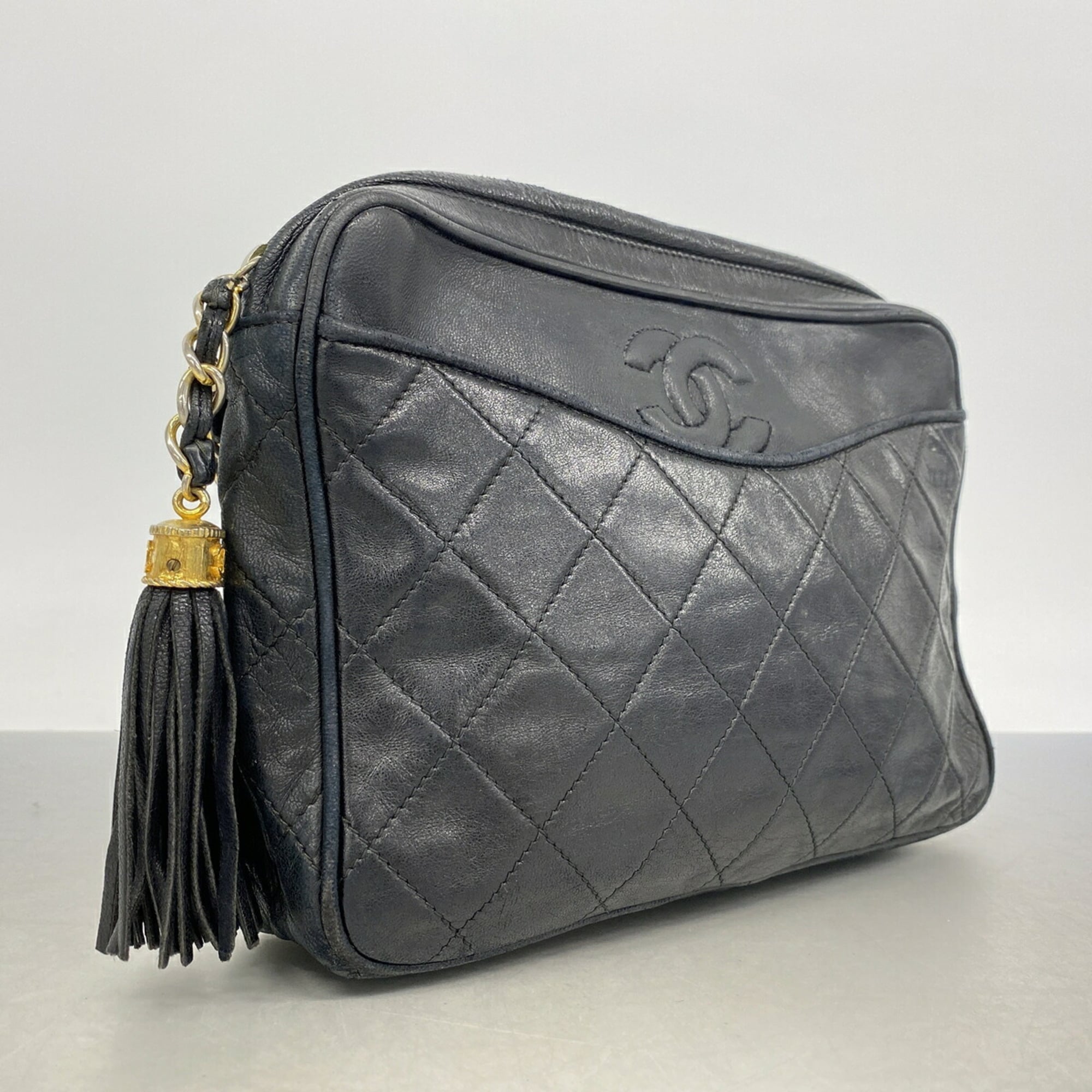 Chanel Black Leather Shoulder Bag (Pre-Owned)