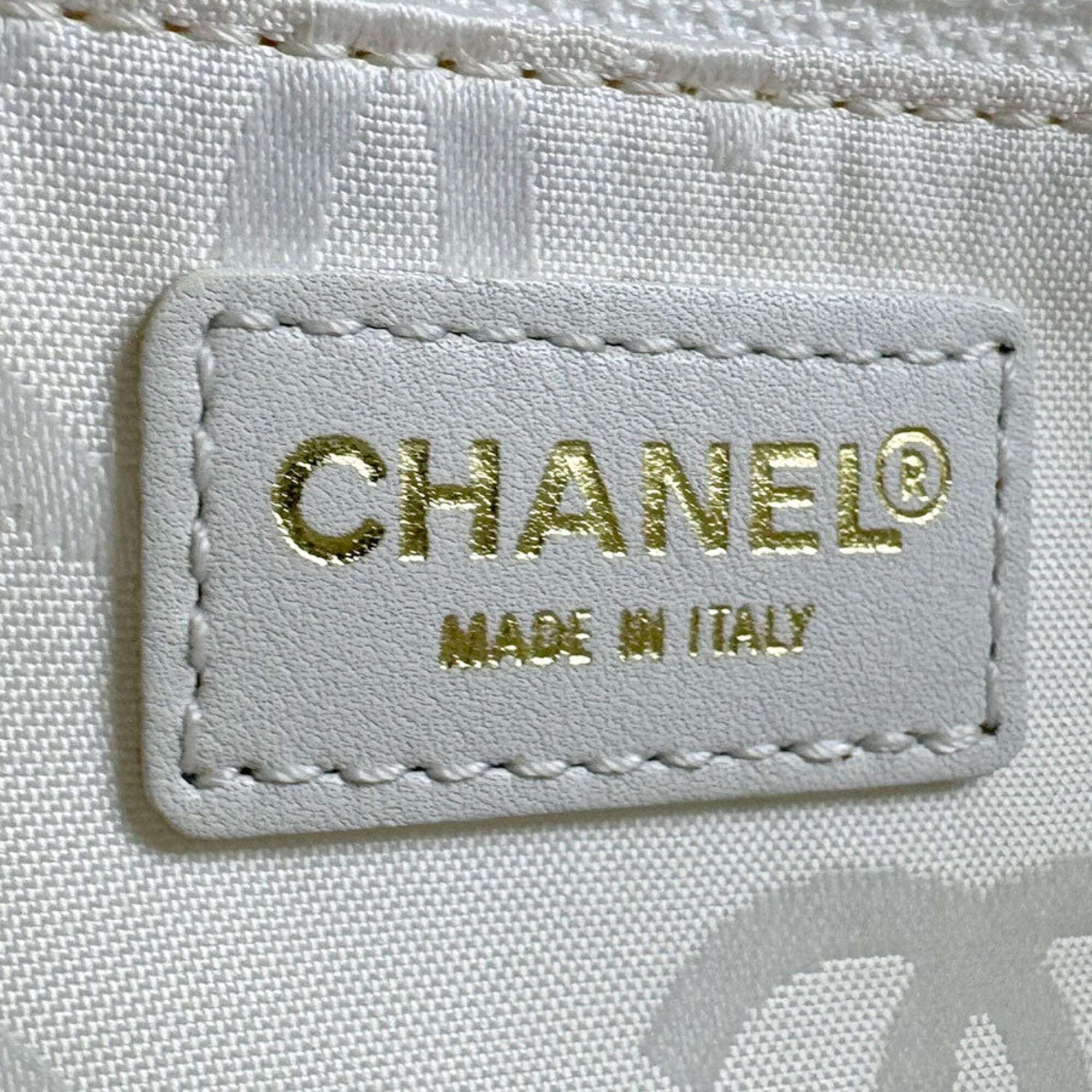 Chanel White Leather Handbag (Pre-Owned)