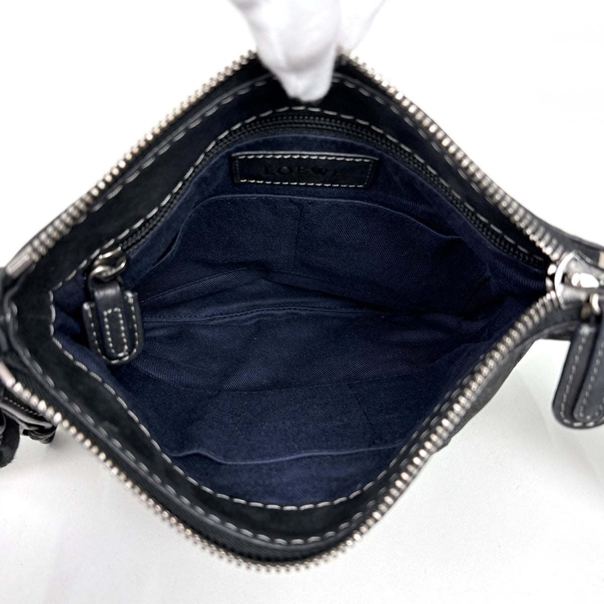 Loewe Black Leather Shoulder Bag (Pre-Owned)