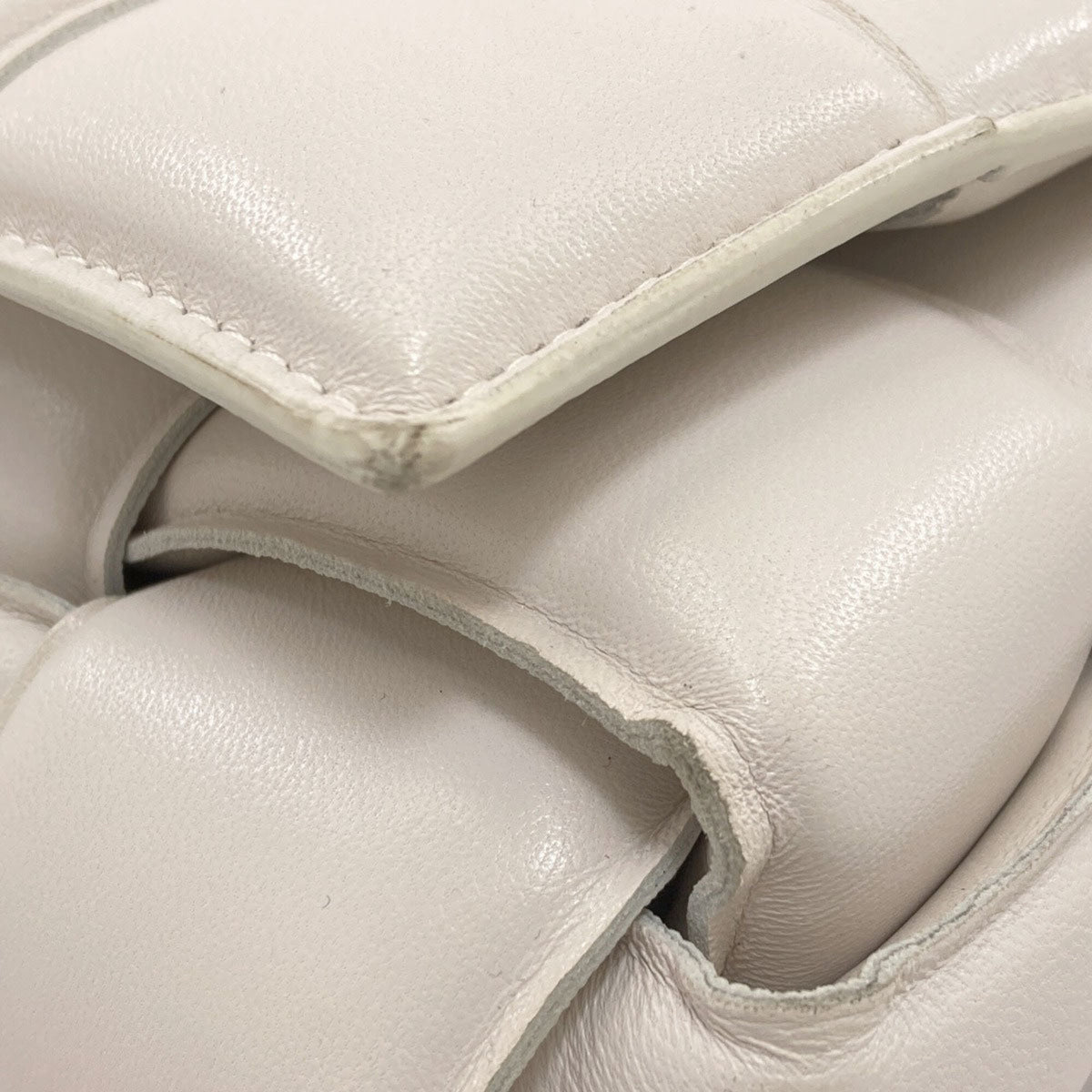Bottega Veneta White Leather Shoulder Bag (Pre-Owned)