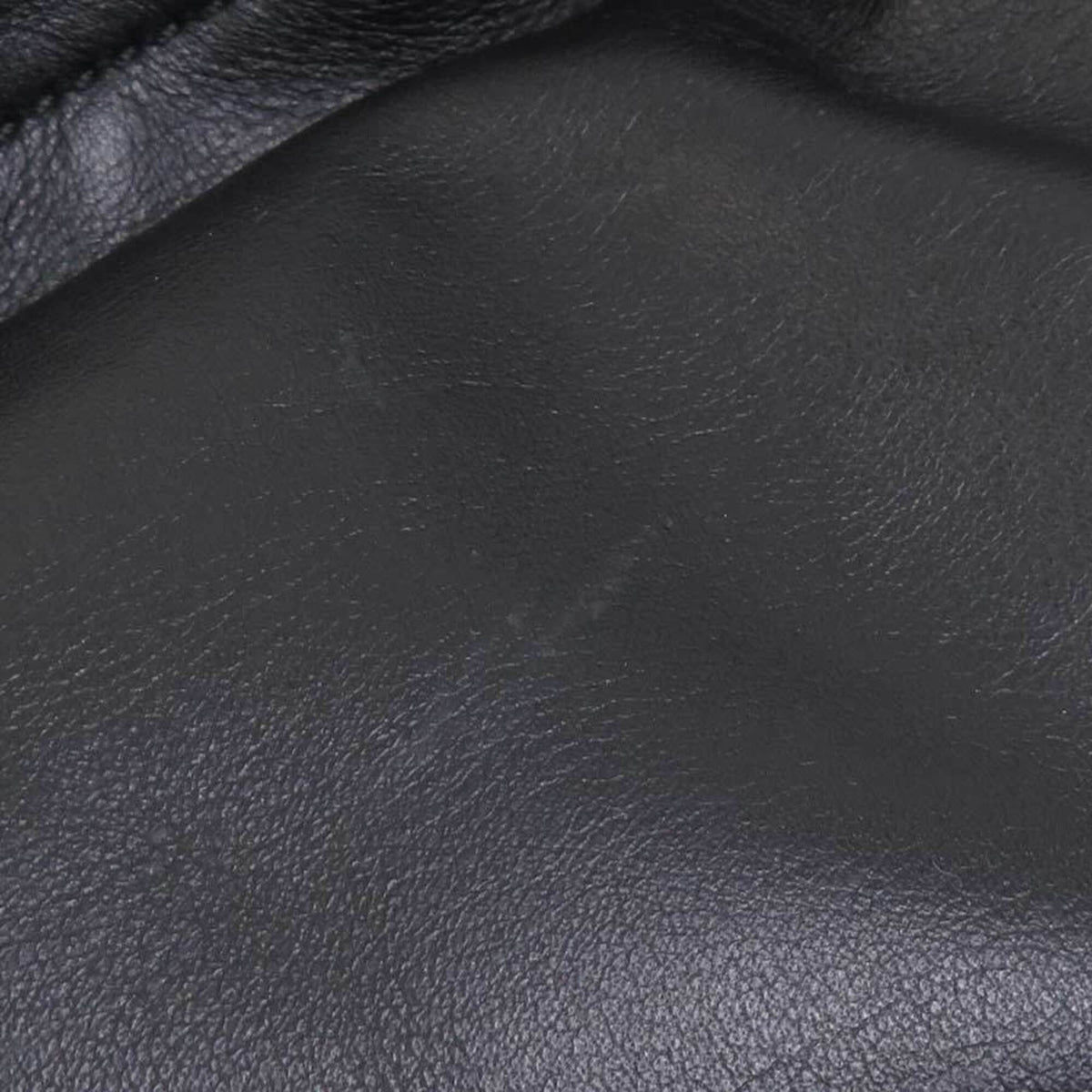 Salvatore Ferragamo Black Leather Shoulder Bag (Pre-Owned)
