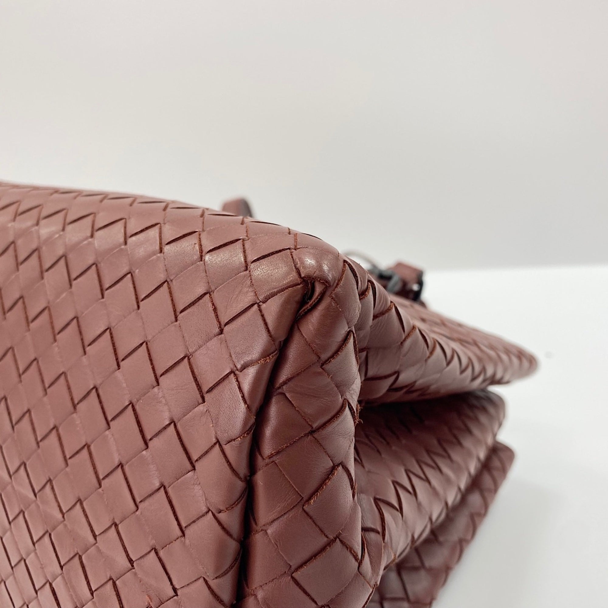 Bottega Veneta Intrecciato Wine Intrecciato Handbag (Pre-Owned)