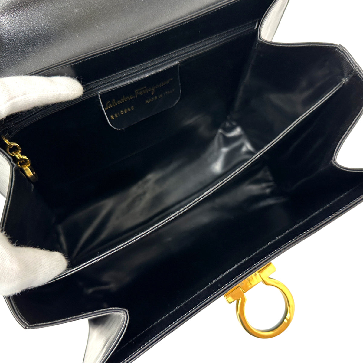 Salvatore Ferragamo Black Leather Handbag Shoulder Bag (Pre-Owned)