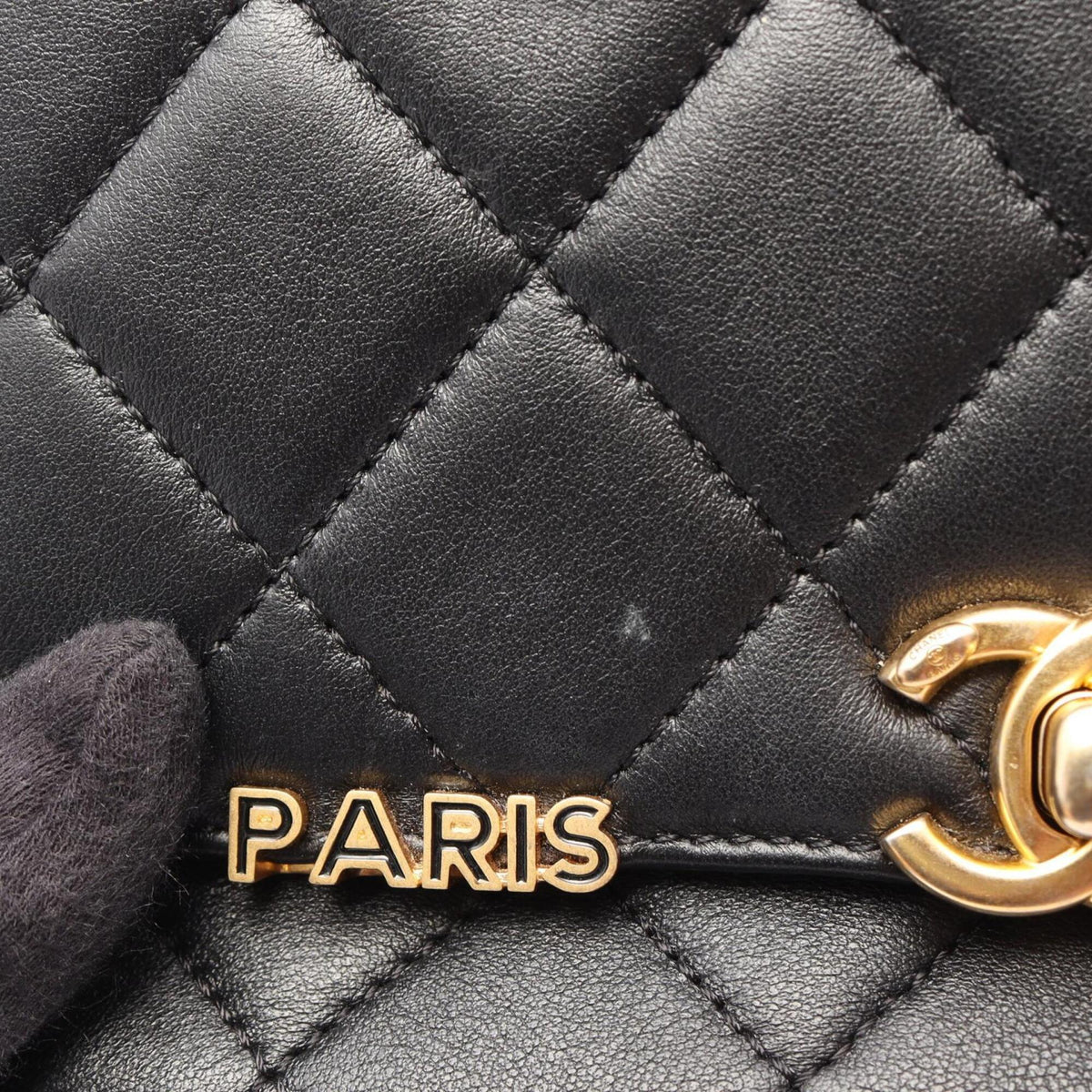 Chanel Black Leather Handbag Shoulder Bag (Pre-Owned)