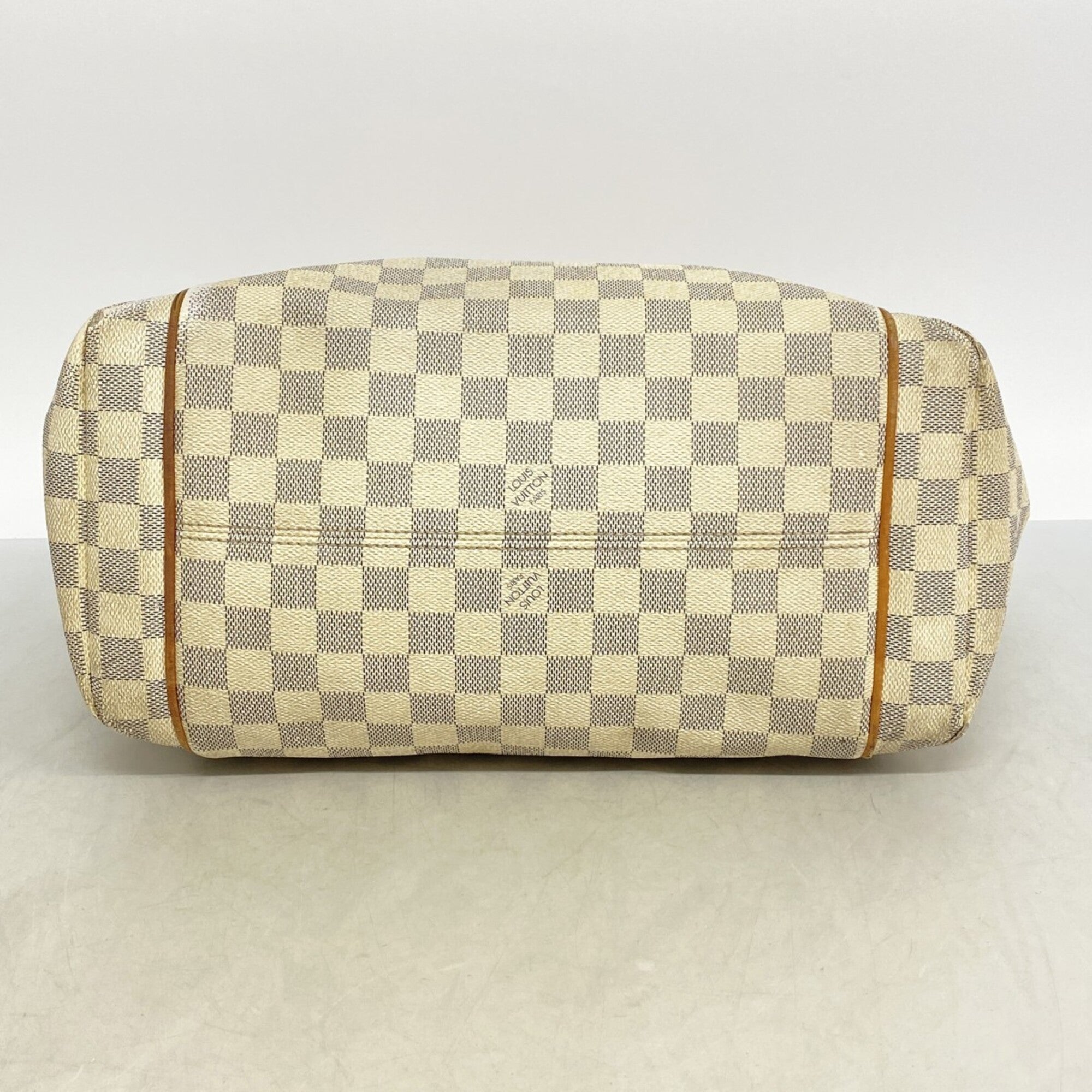 Louis Vuitton White Tote Bag (Pre-Owned)