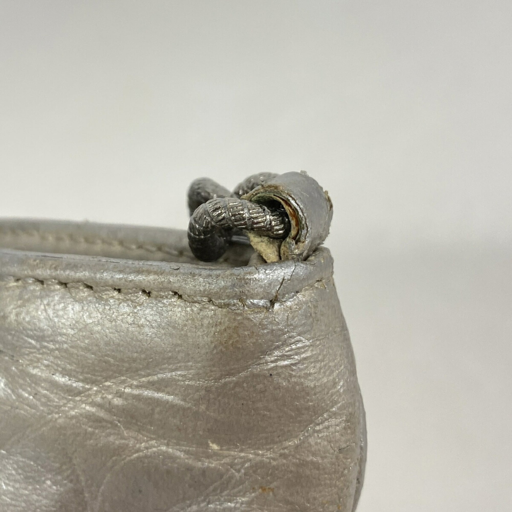 Chanel Silver Leather Pouch (Pre-Owned)