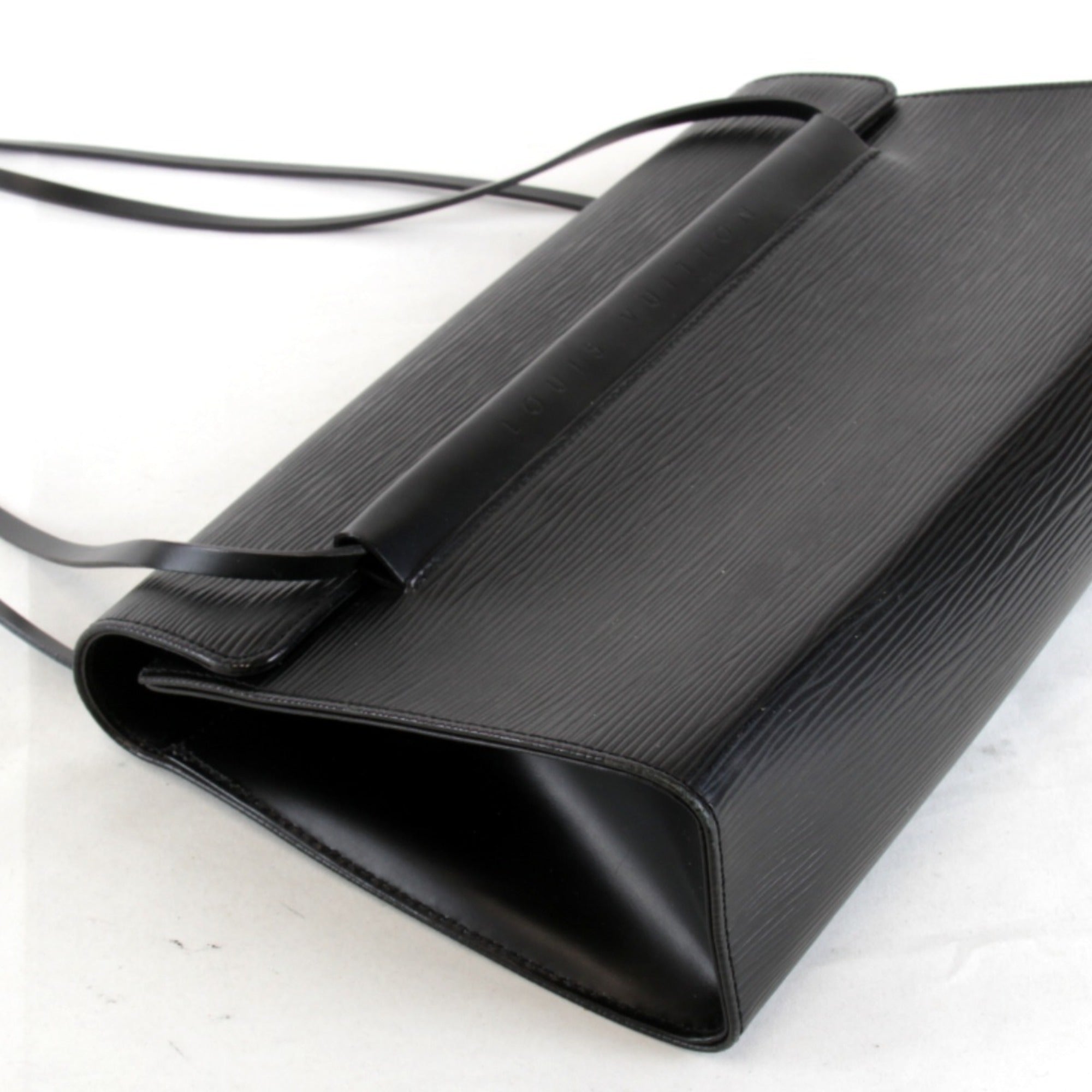 Louis Vuitton Black Epi Leather Shoulder Bag (Pre-Owned)
