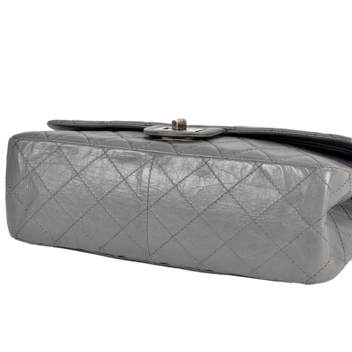 Chanel Gray Leather Shoulder Bag (Pre-Owned)