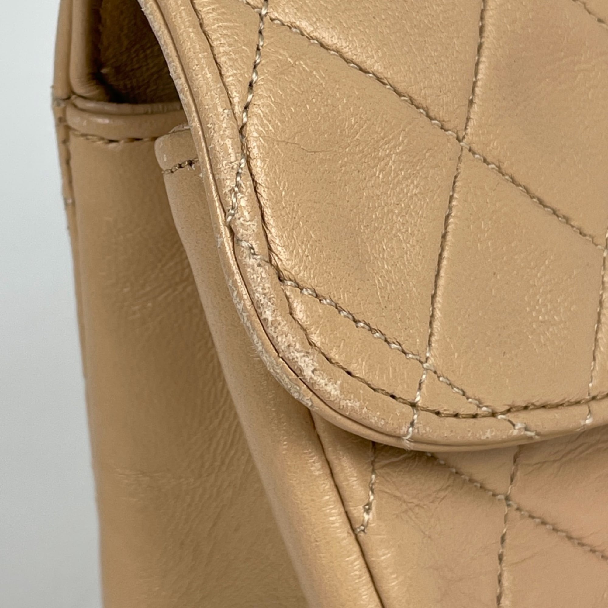 Chanel Beige Leather Shoulder Bag (Pre-Owned)