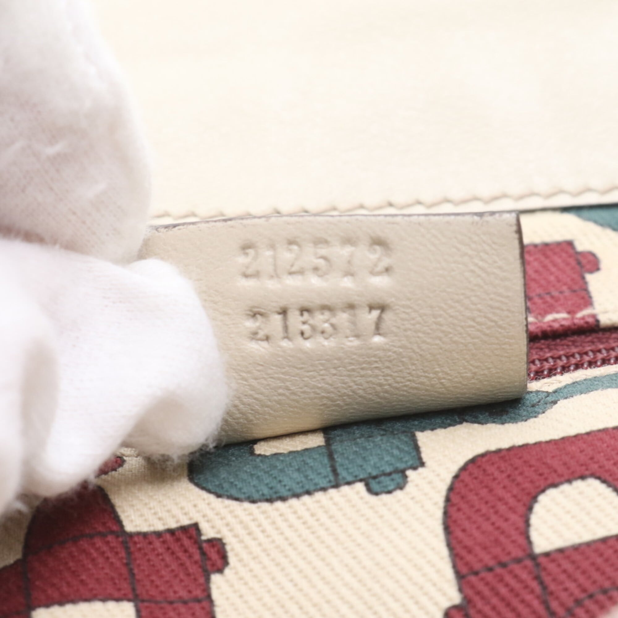 Gucci Guccissima Ivory Leather Shoulder Bag (Pre-Owned)