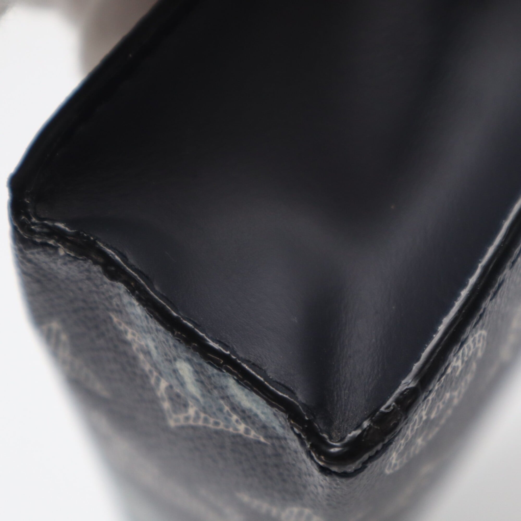 Louis Vuitton Black Navy White Leather Clutch Bag (Pre-Owned)