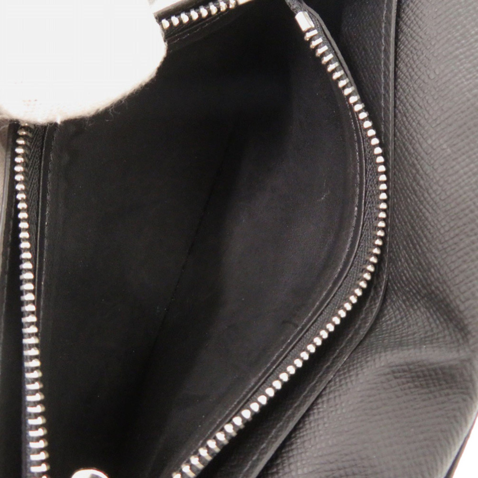 Louis Vuitton Black Taiga Leather Long Wallet (Bi-Fold) (Pre-Owned)