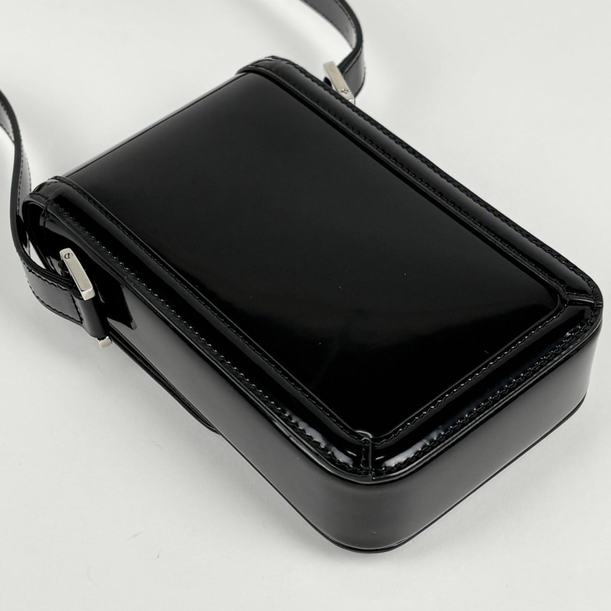 Saint Laurent Black Leather Shoulder Bag (Pre-Owned)