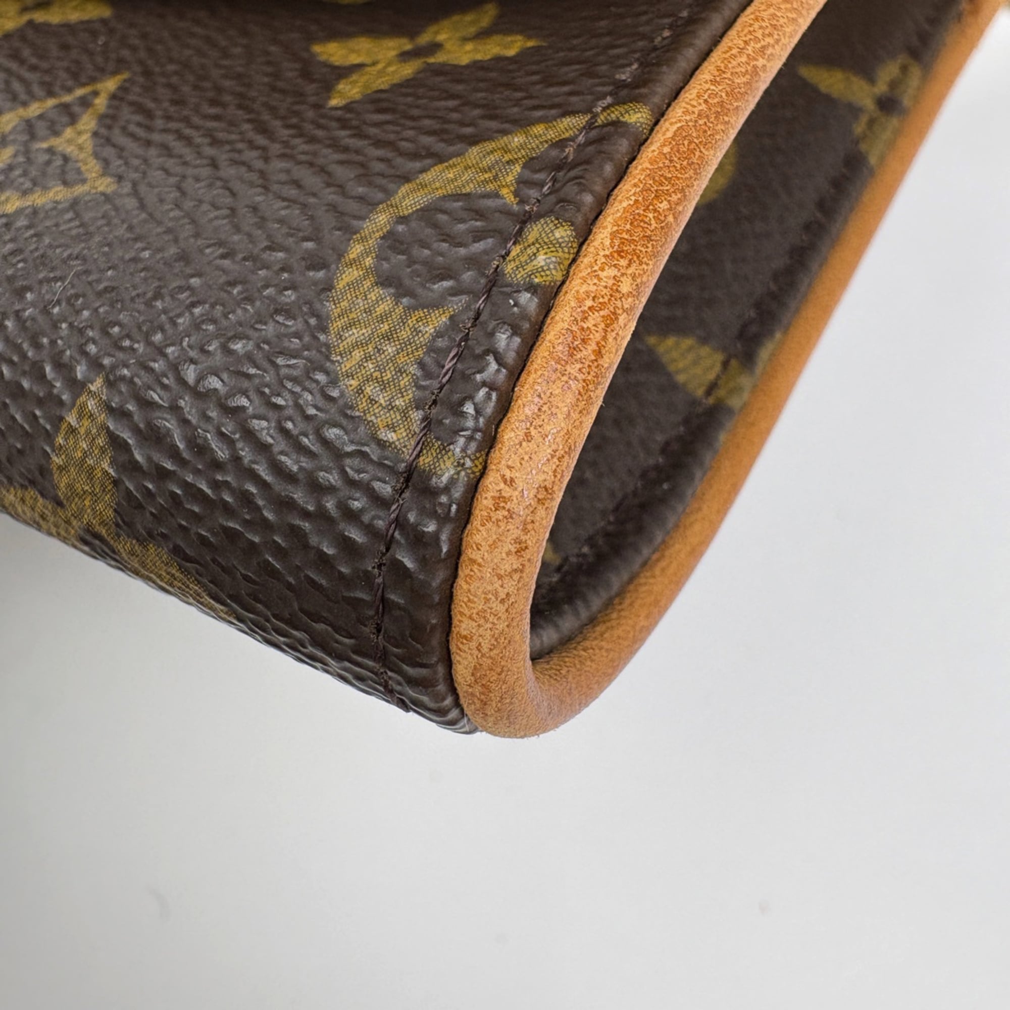 Louis Vuitton Brown Monogram Monogram Clutch Bag Pochette Shoulder Bag (Pre-Owned)
