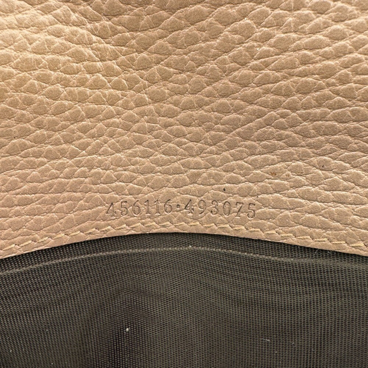 Gucci Beige Leather Long Wallet (Bi-Fold) (Pre-Owned)