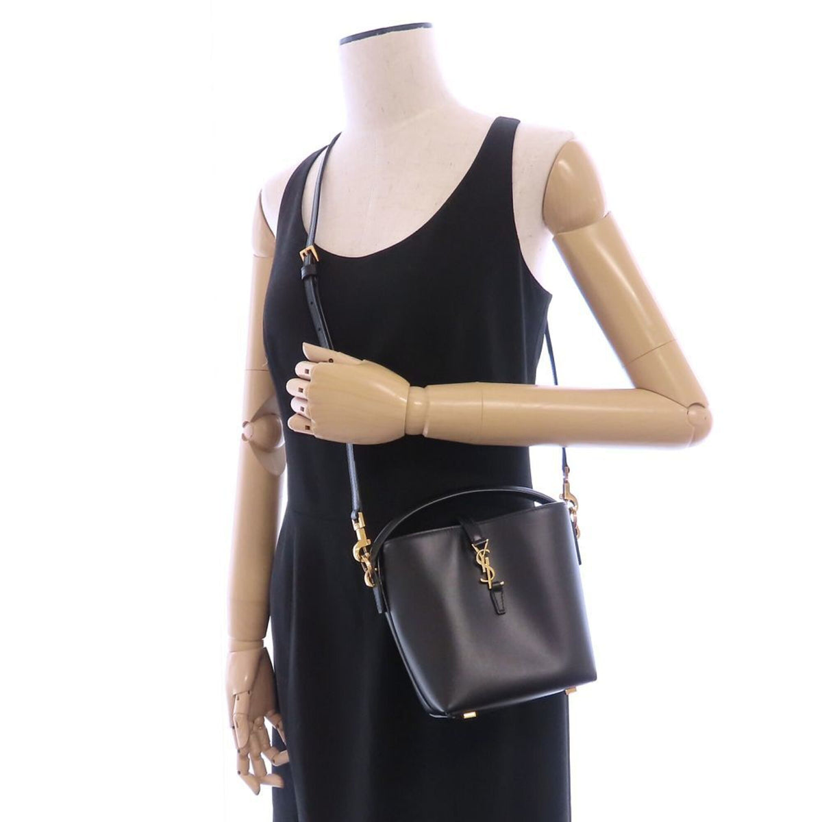 Yves Saint Laurent Black Leather Shoulder Bag (Pre-Owned)