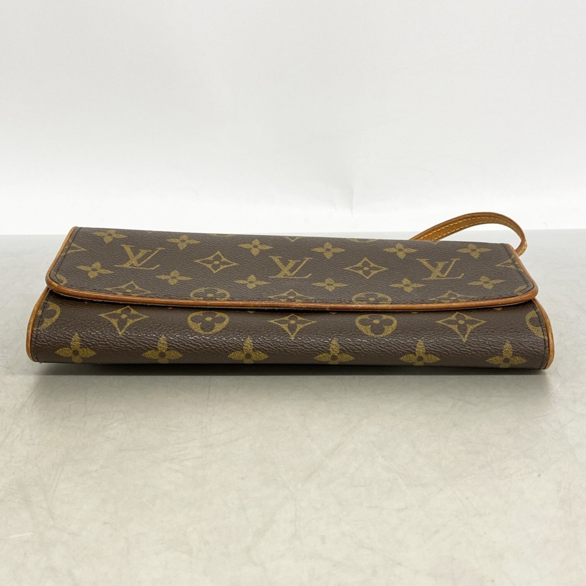 Louis Vuitton Brown Shoulder Bag (Pre-Owned)