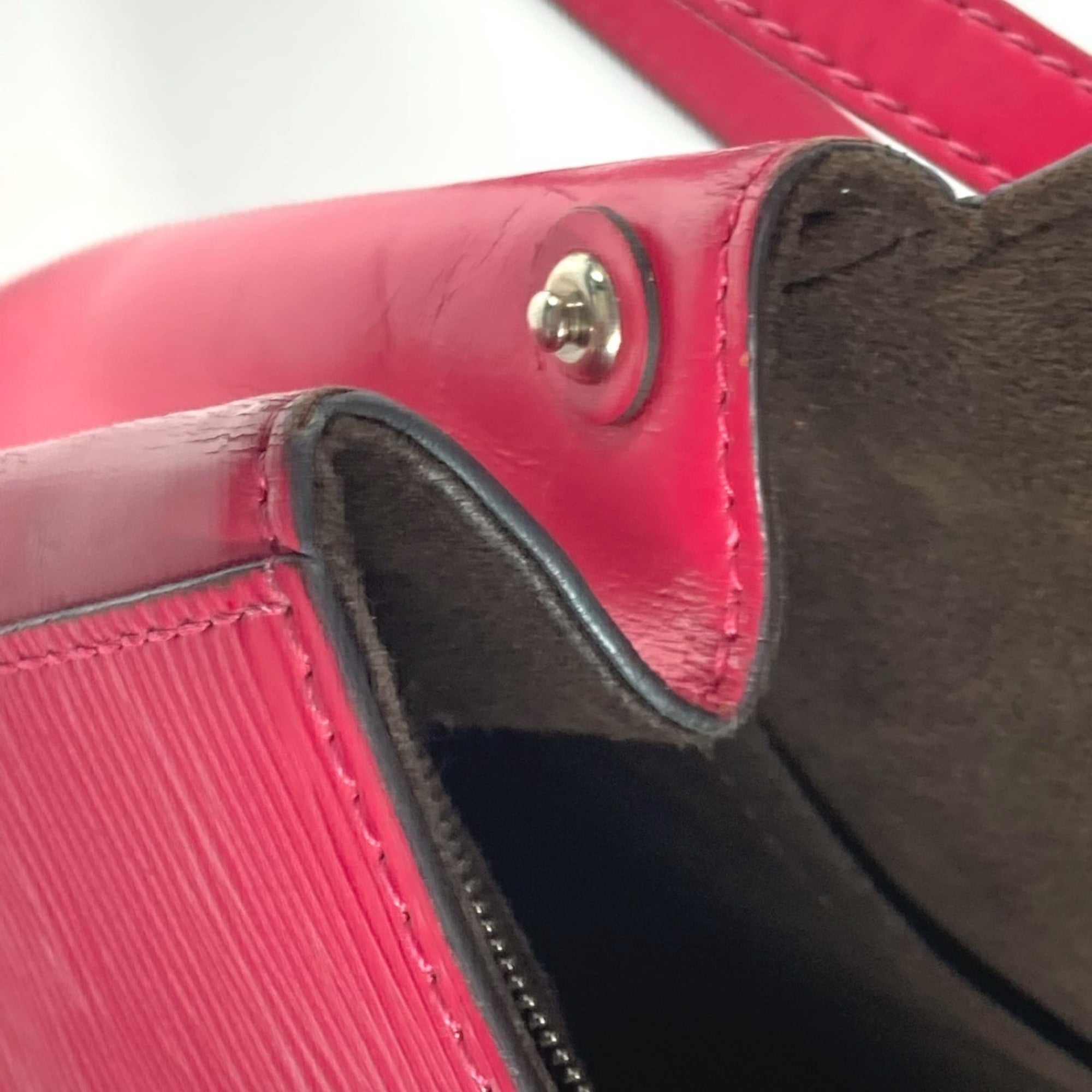 Louis Vuitton Epi Hot Pink Epi Leather Handbag Shoulder Bag (Pre-Owned)