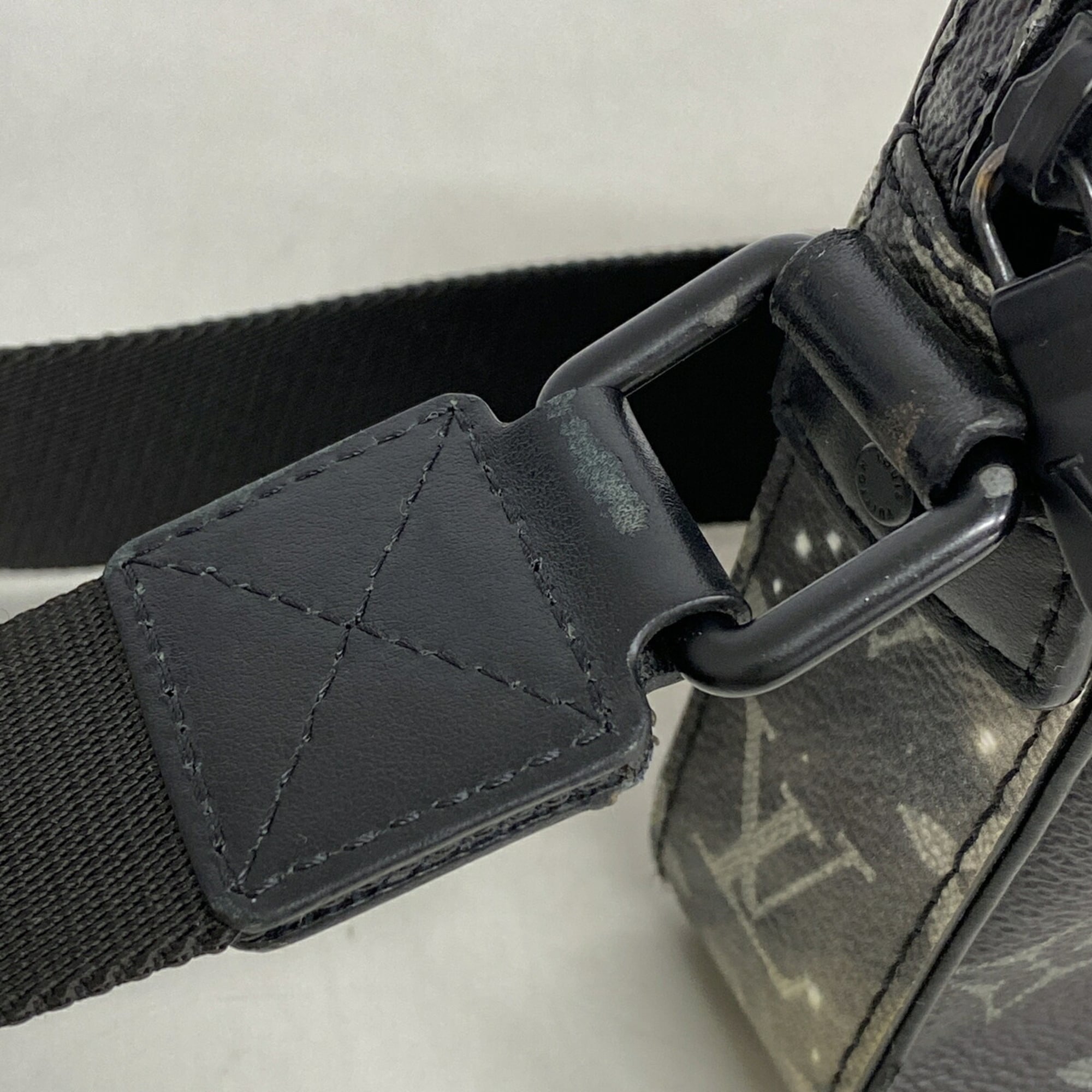 Louis Vuitton Black Shoulder Bag (Pre-Owned)