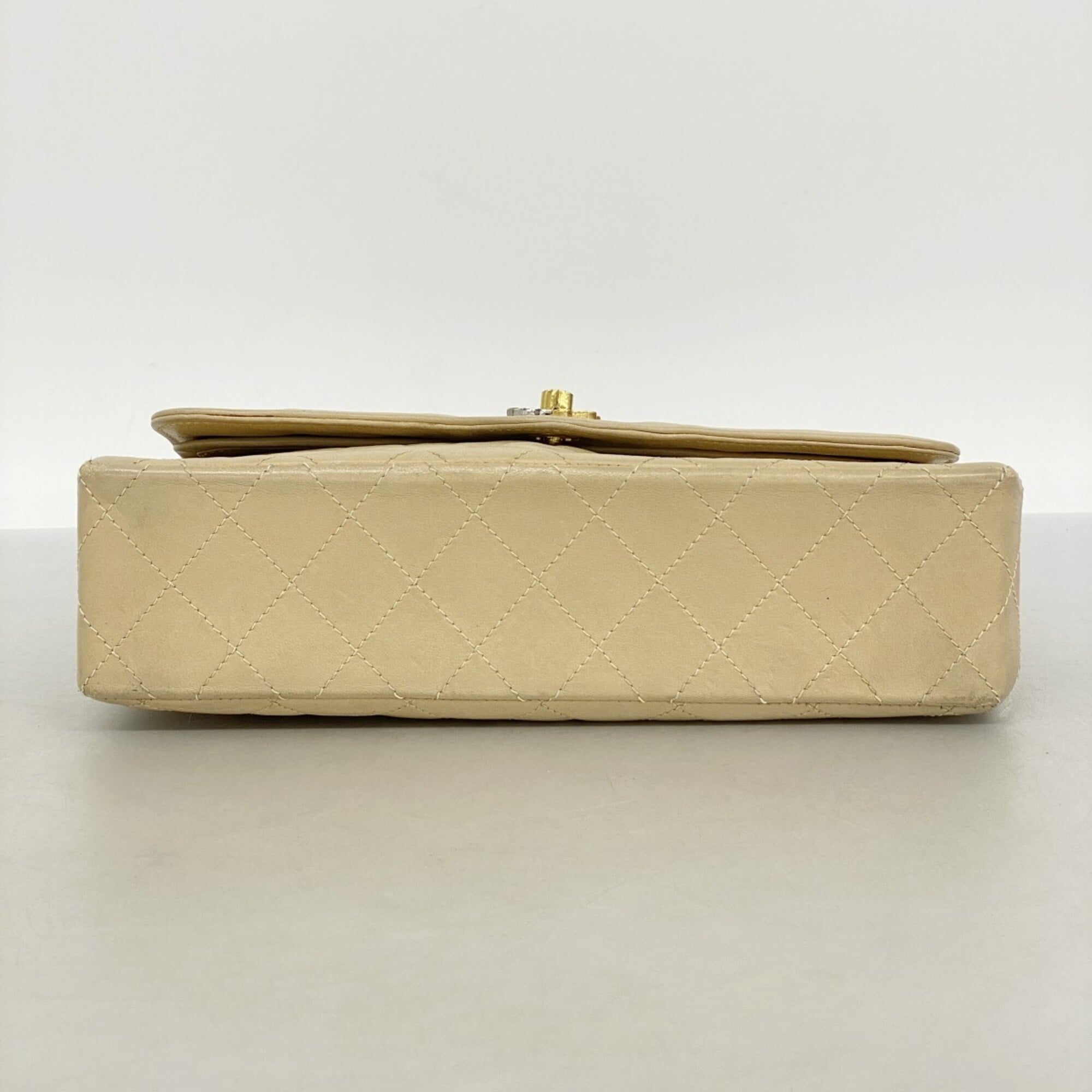 Chanel Beige Leather Shoulder Bag (Pre-Owned)