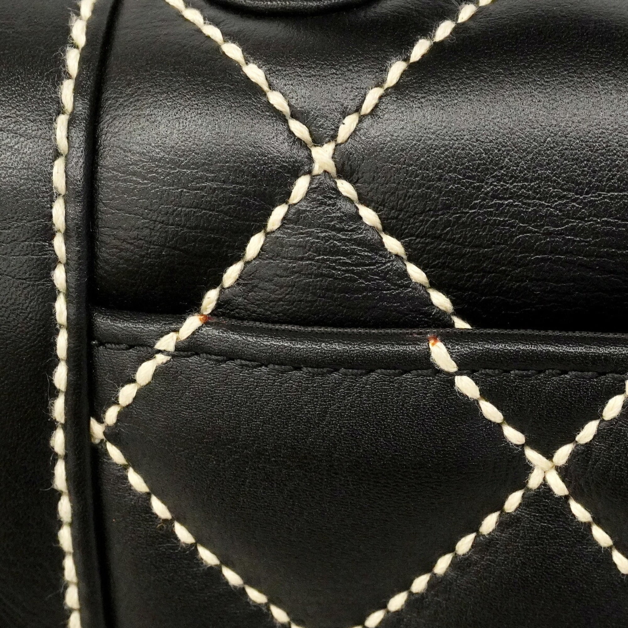 Chanel Black Leather Handbag (Pre-Owned)
