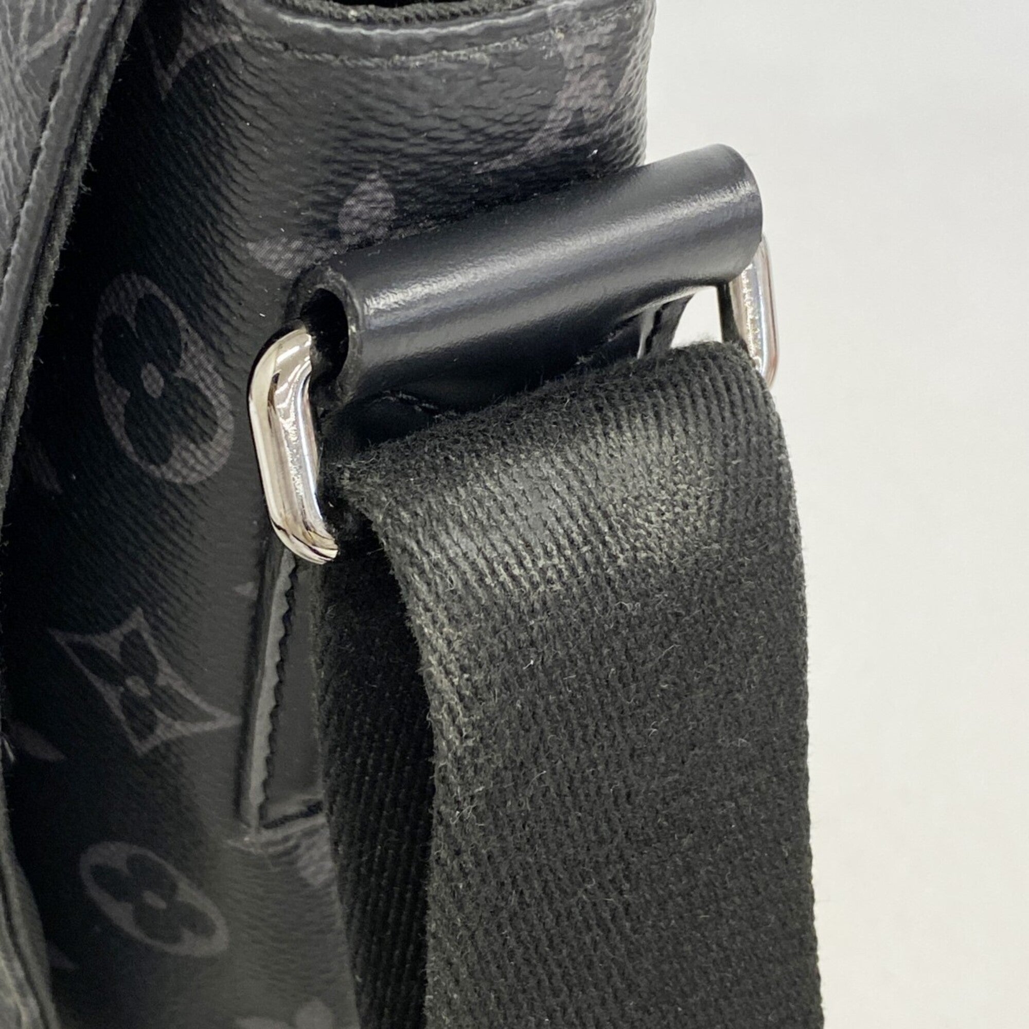 Louis Vuitton Black Shoulder Bag (Pre-Owned)