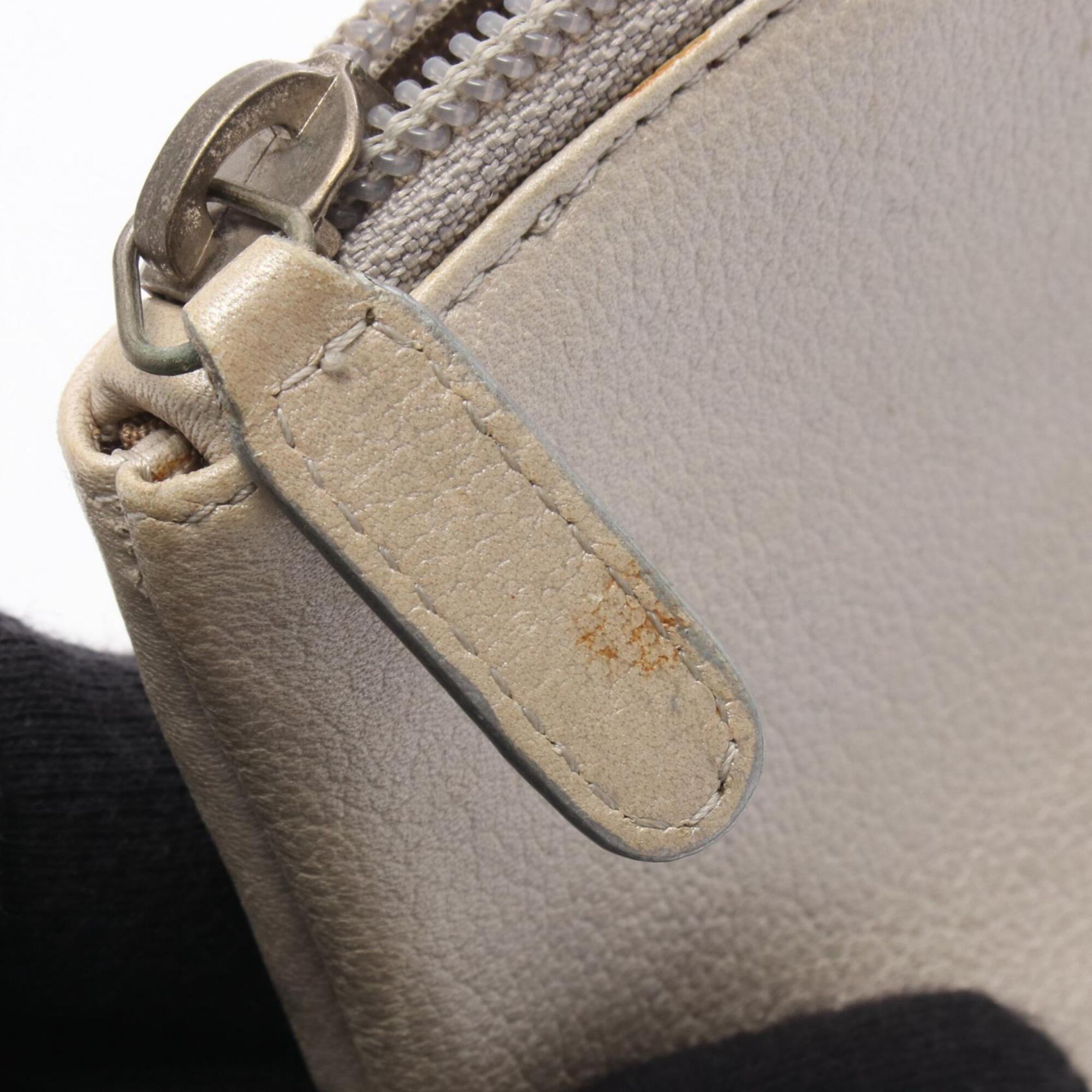 Chanel Silver Leather Coin Purse/Coin Case (Pre-Owned)