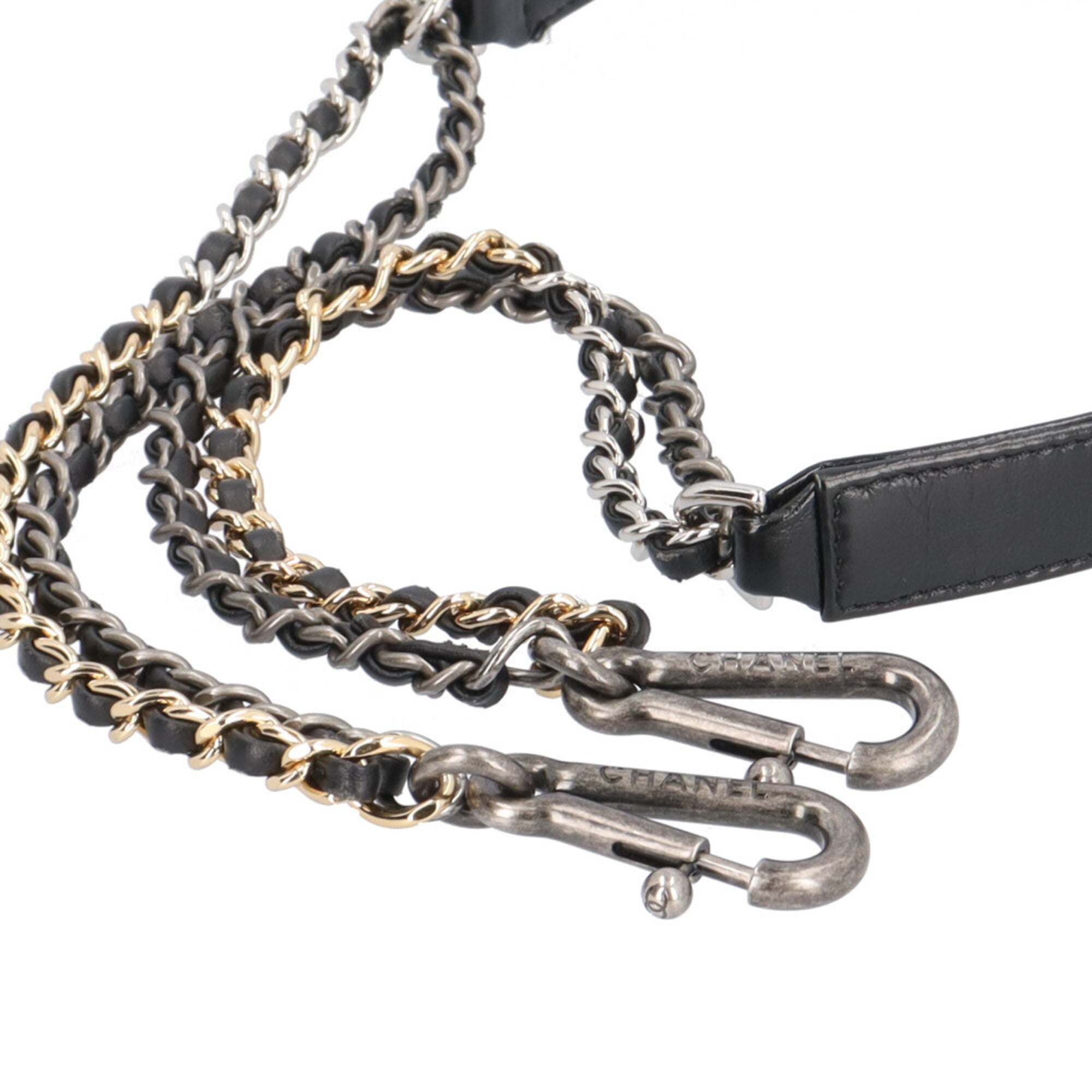 Chanel Black Leather Shoulder Bag (Pre-Owned)