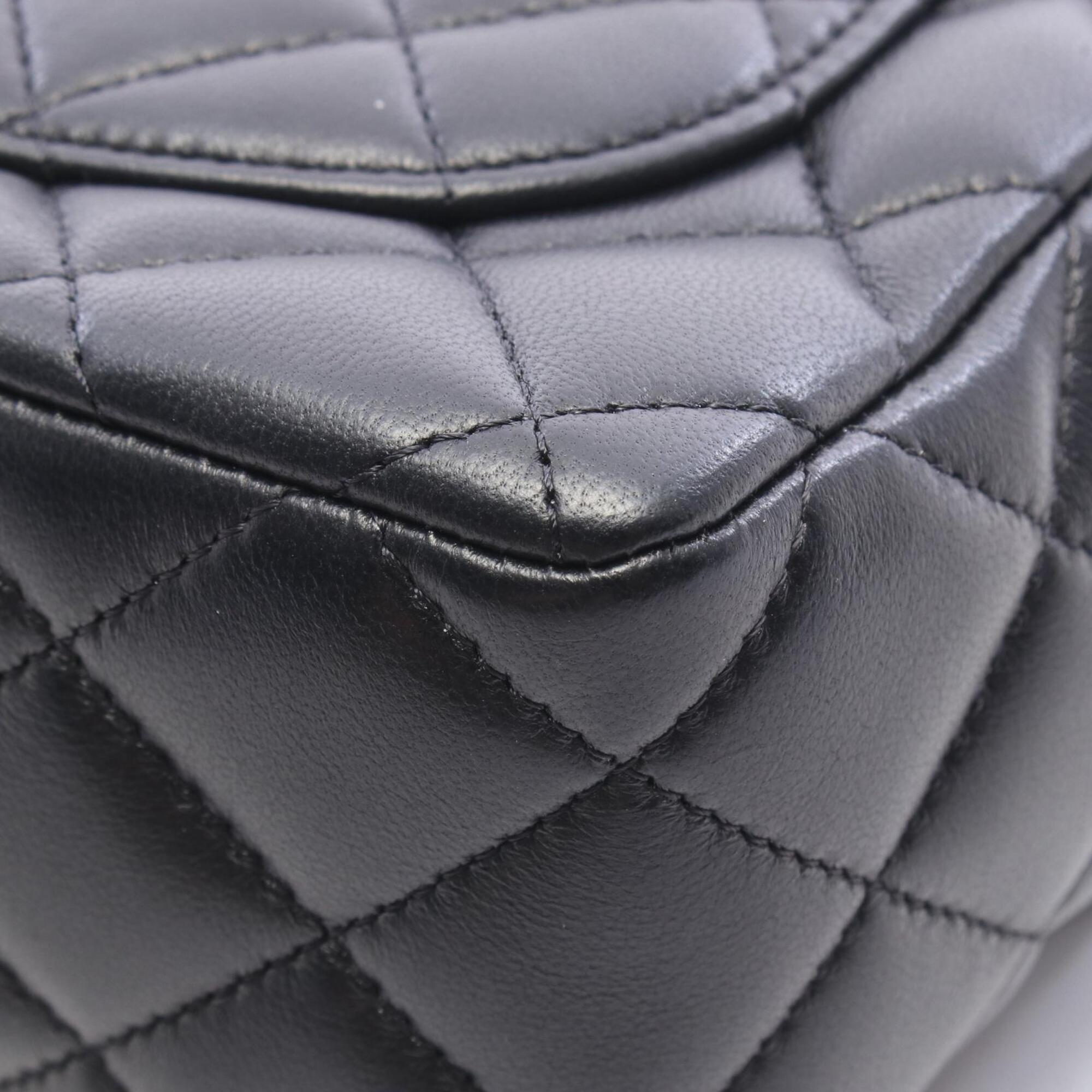 Chanel Black Leather Shoulder Bag (Pre-Owned)
