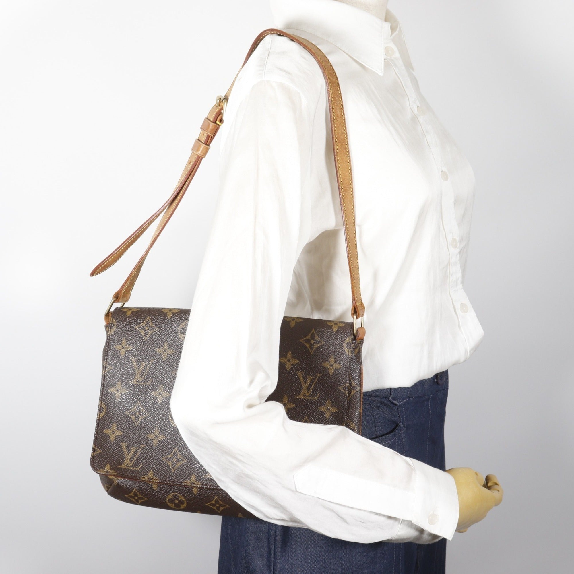 Louis Vuitton Brown Monogram Monogram Shoulder Bag (Pre-Owned)