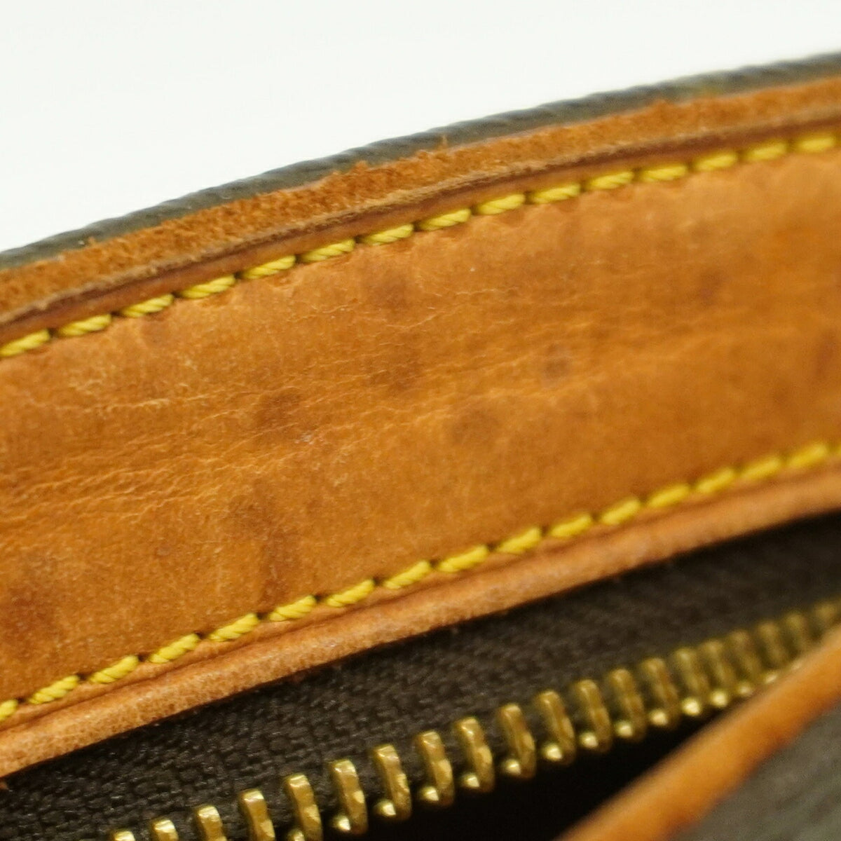Louis Vuitton Brown Shoulder Bag (Pre-Owned)