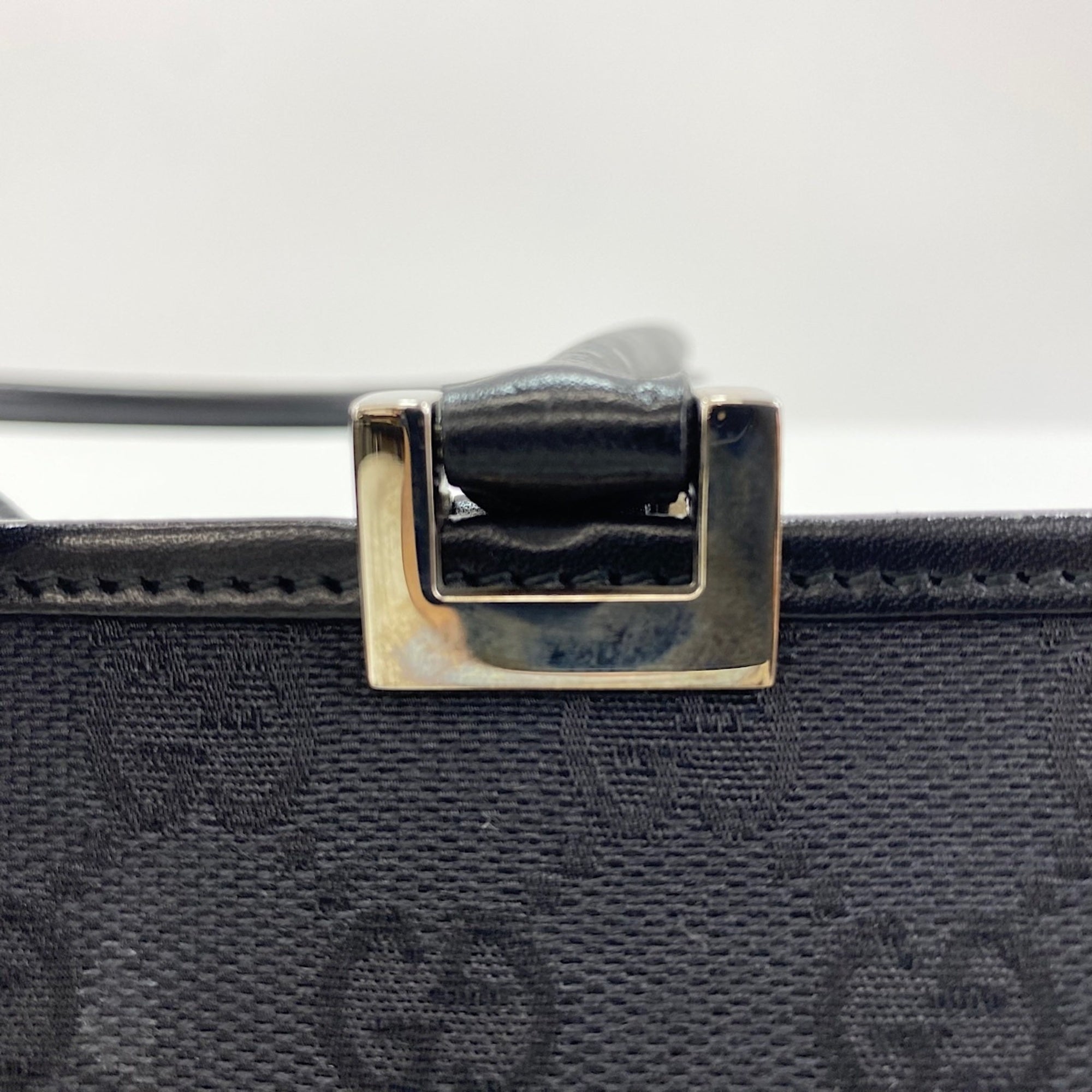 Gucci Black Shoulder Bag (Pre-Owned)