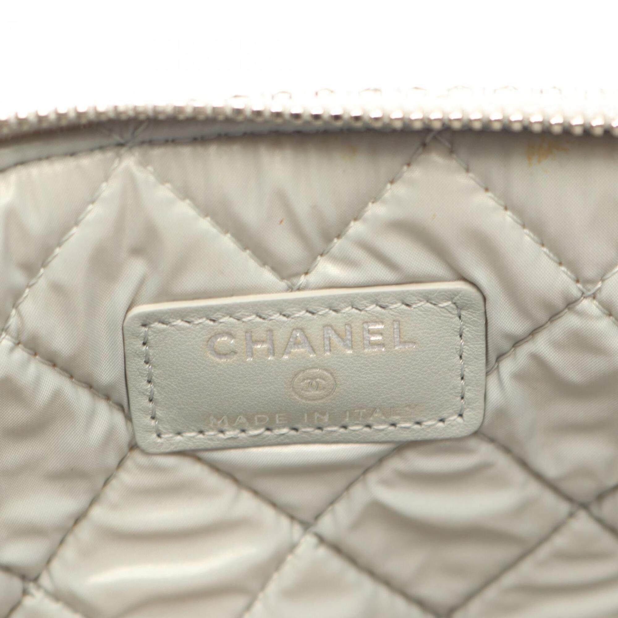 Chanel Gray Straw Clutch Bag Handbag (Pre-Owned)