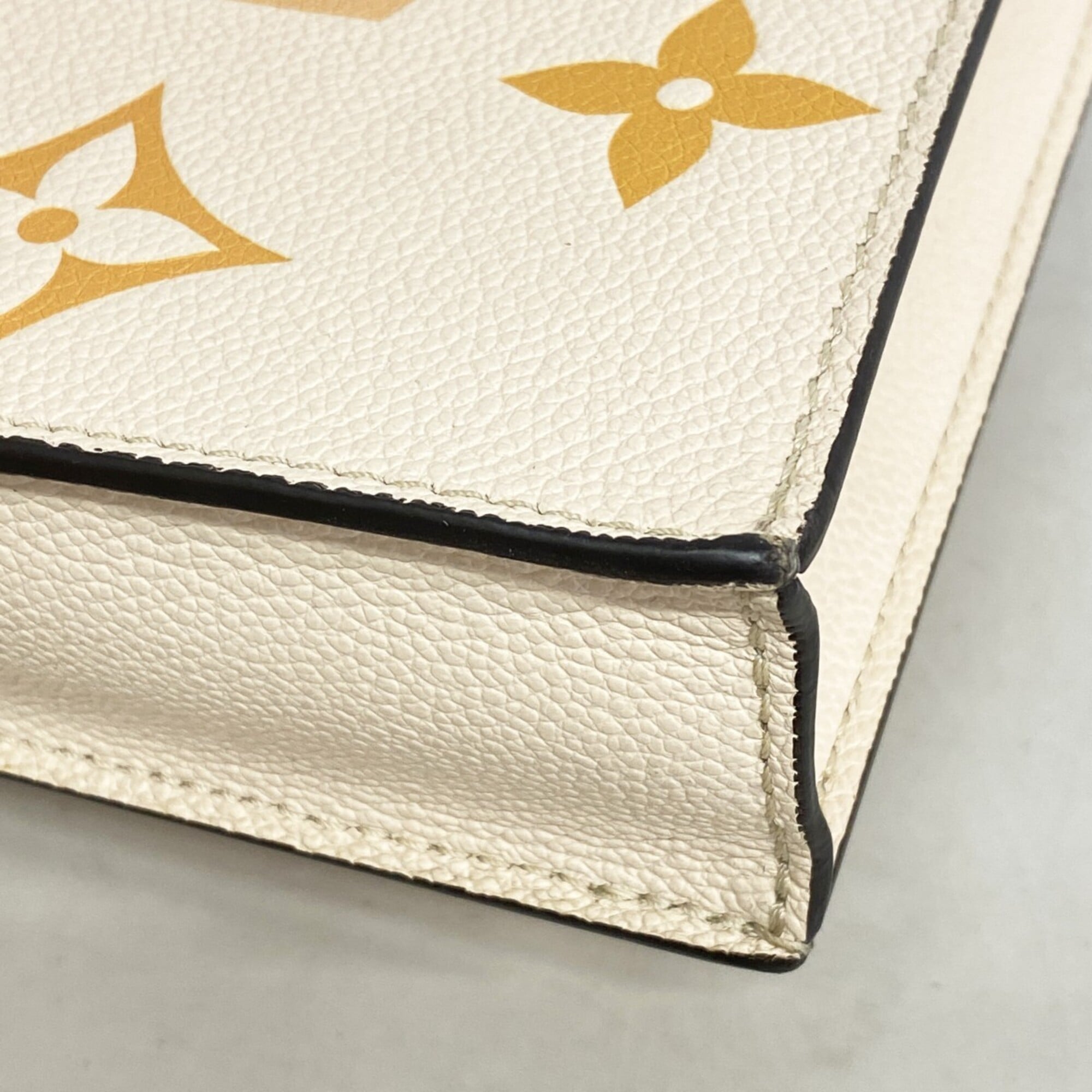 Louis Vuitton Cream Saffron Handbag (Pre-Owned)