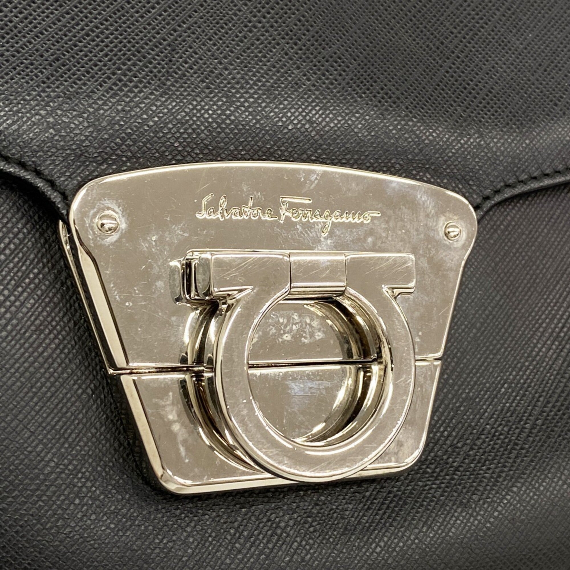 Salvatore Ferragamo Black Leather Shoulder Bag (Pre-Owned)