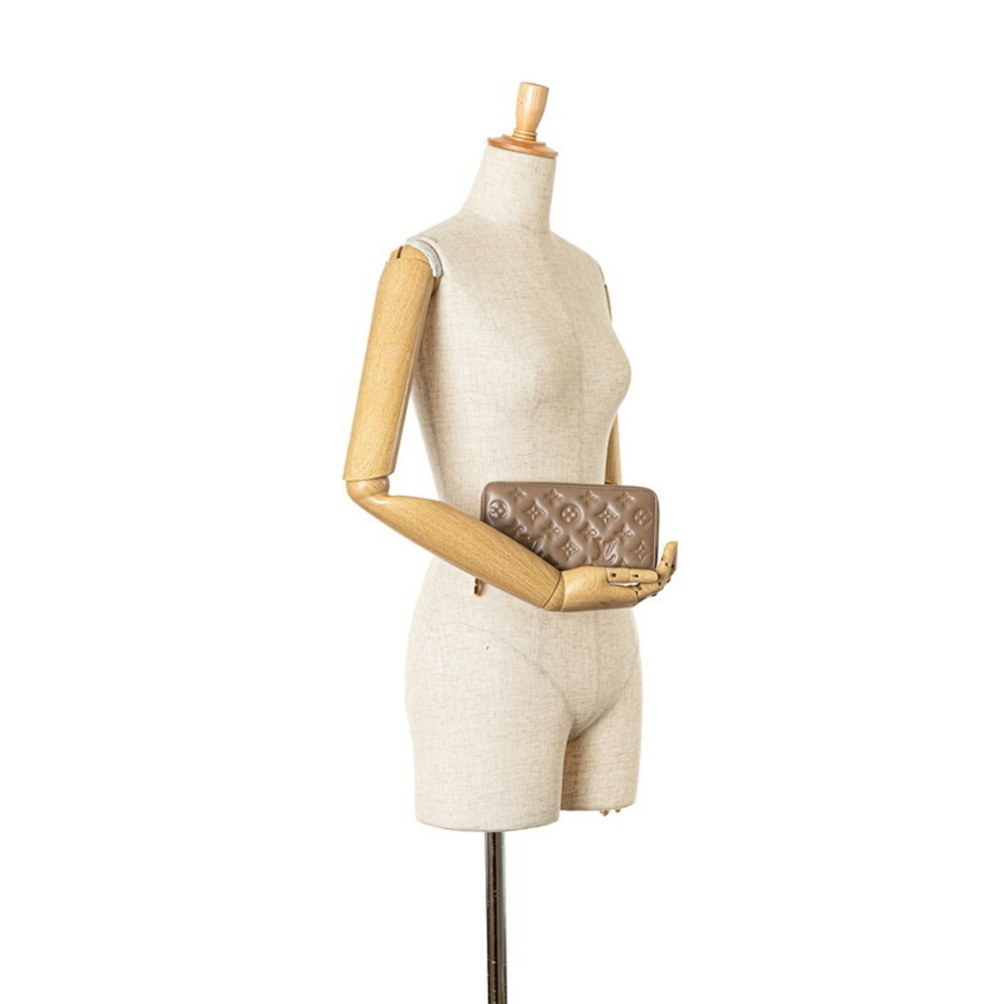 Louis Vuitton Beige Taupe Leather Coin Purse/Coin Case (Pre-Owned)