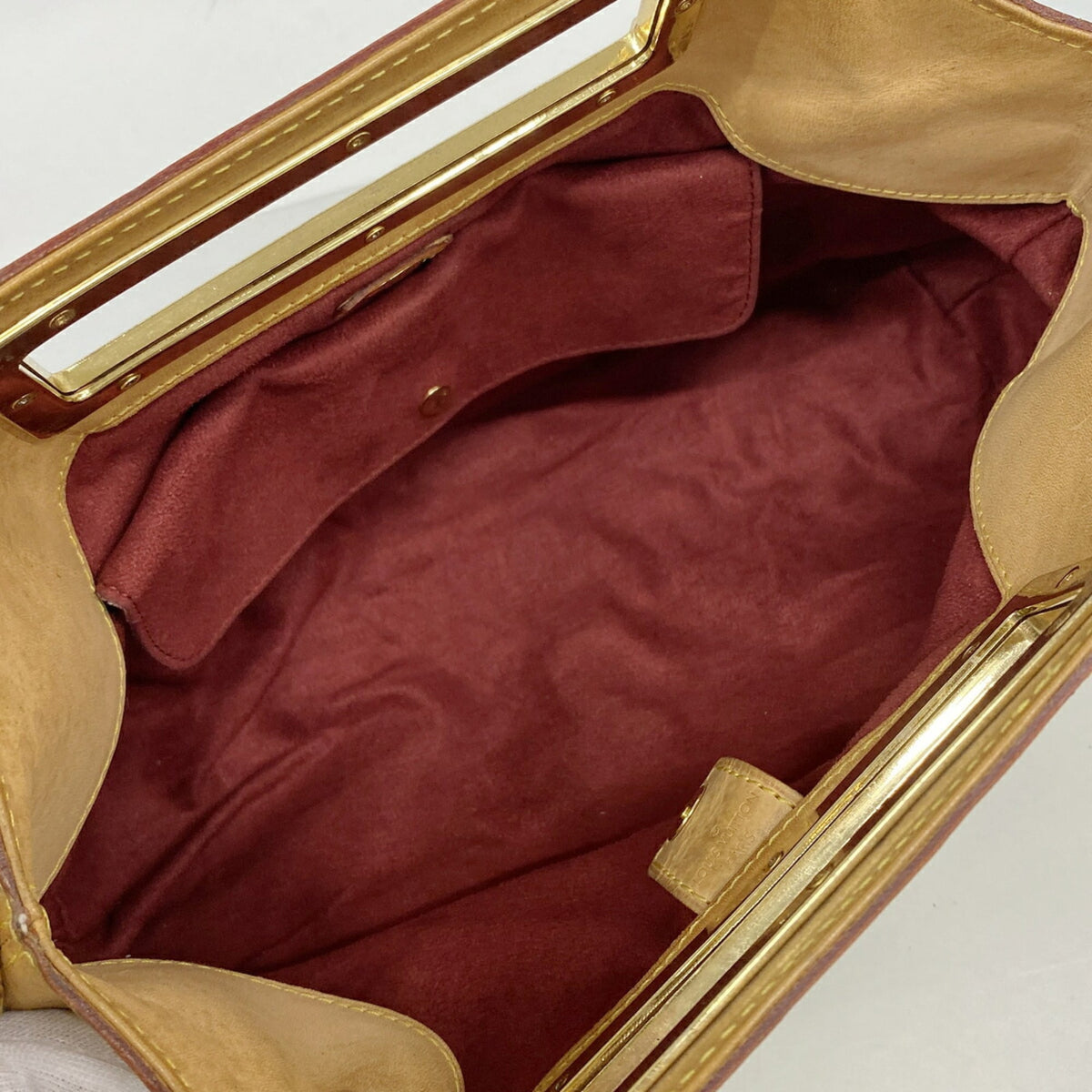 Louis Vuitton Blanc Handbag (Pre-Owned)