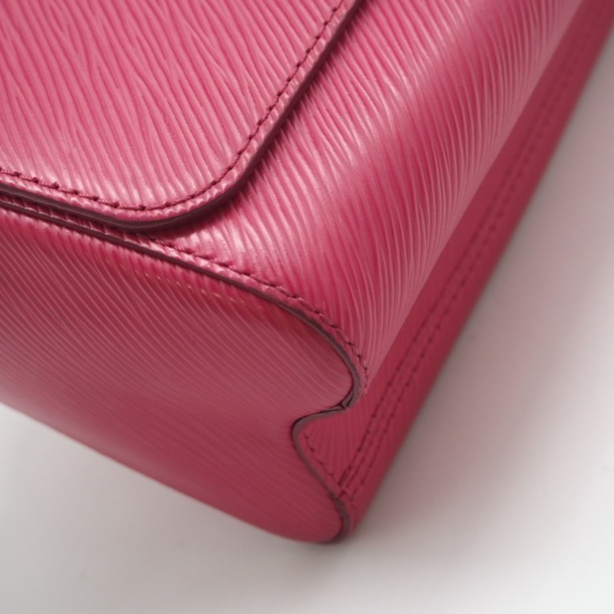 Louis Vuitton Fuchsia Pink Shoulder Bag (Pre-Owned)