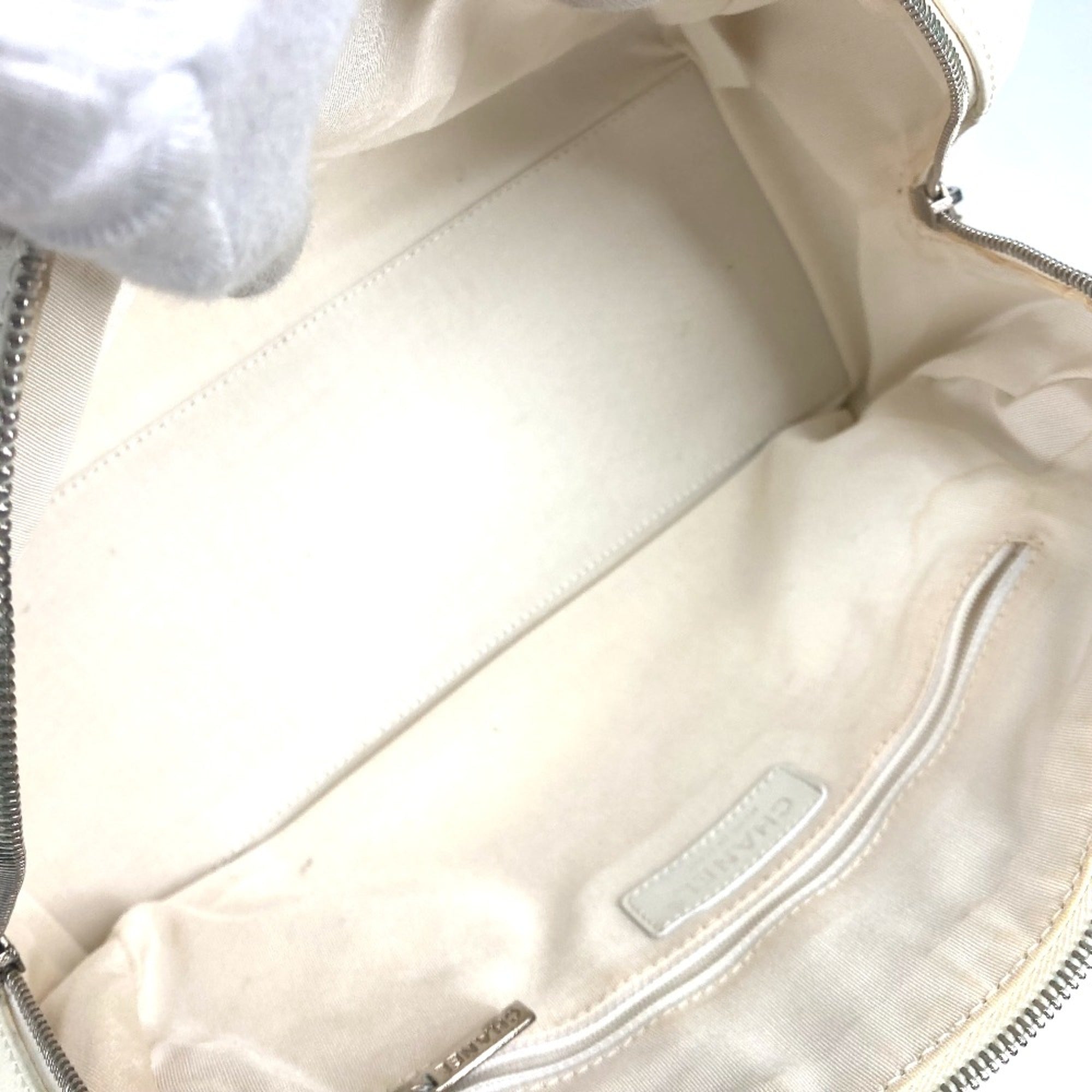 Chanel White Leather Boston Bag (Pre-Owned)