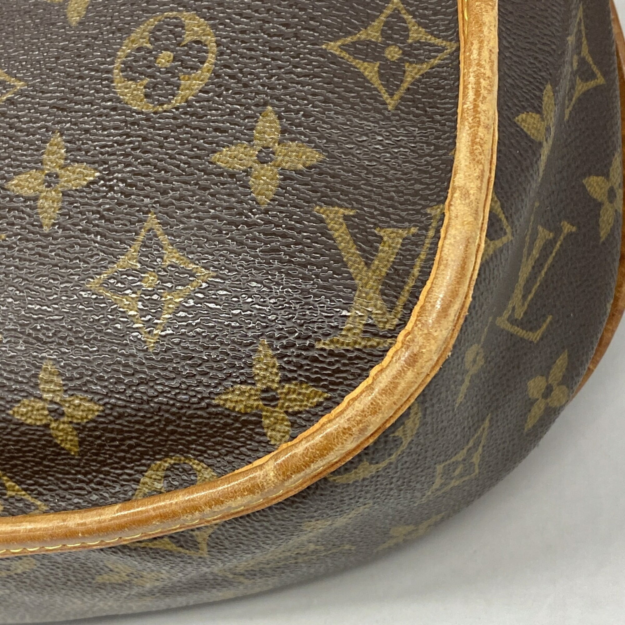 Louis Vuitton Brown Shoulder Bag (Pre-Owned)