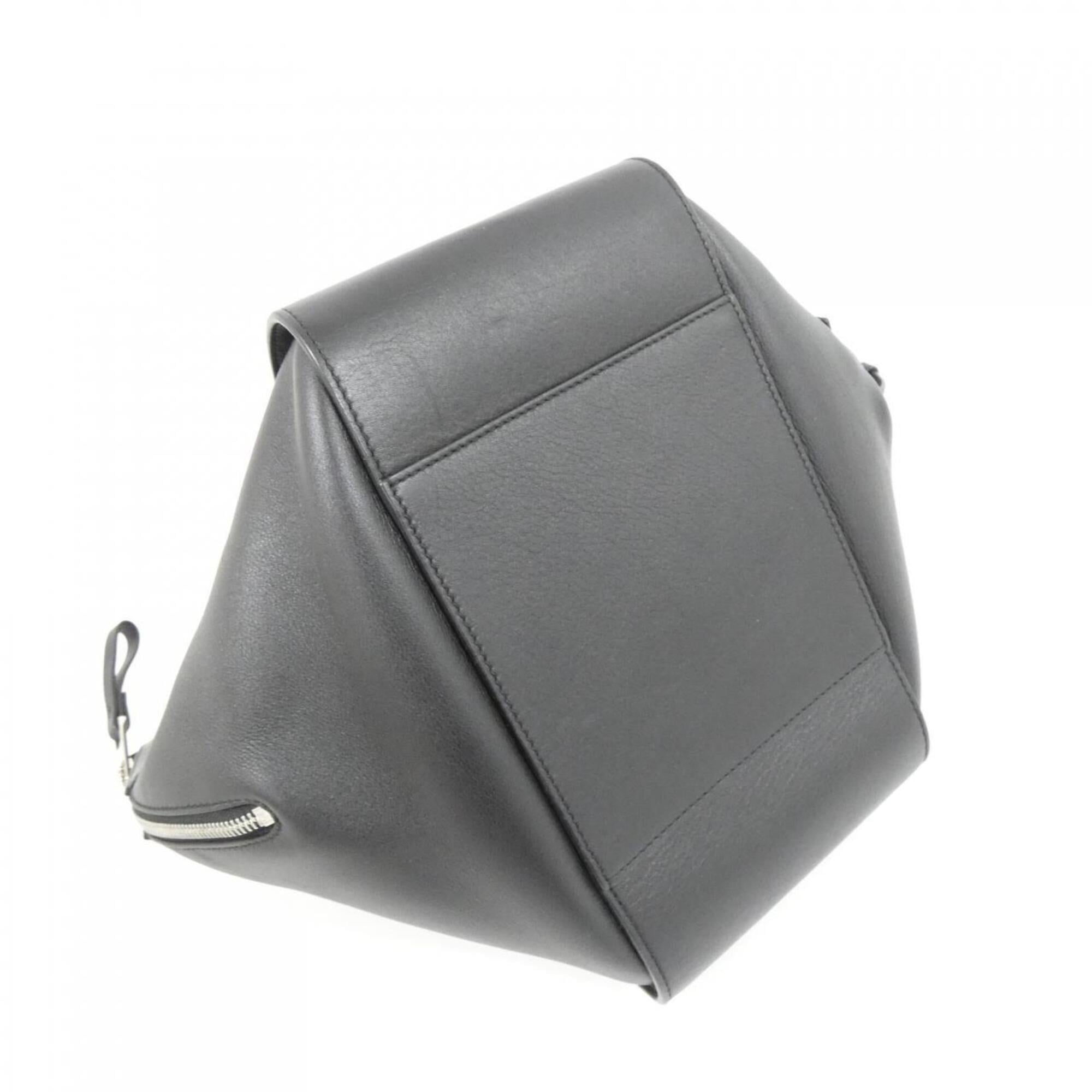 Loewe Black Leather Shoulder Bag (Pre-Owned)