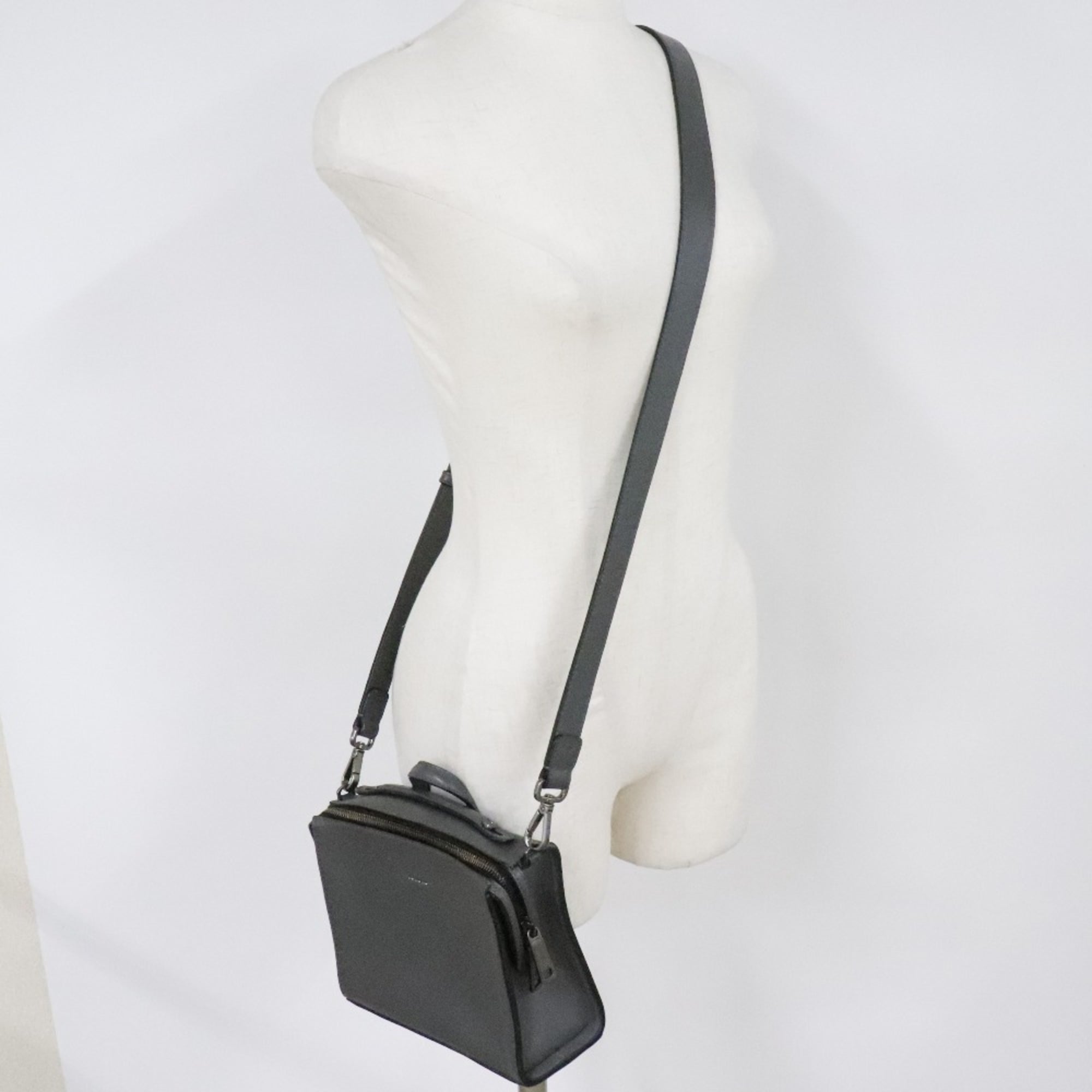 Fendi Gray Leather Handbag (Pre-Owned)