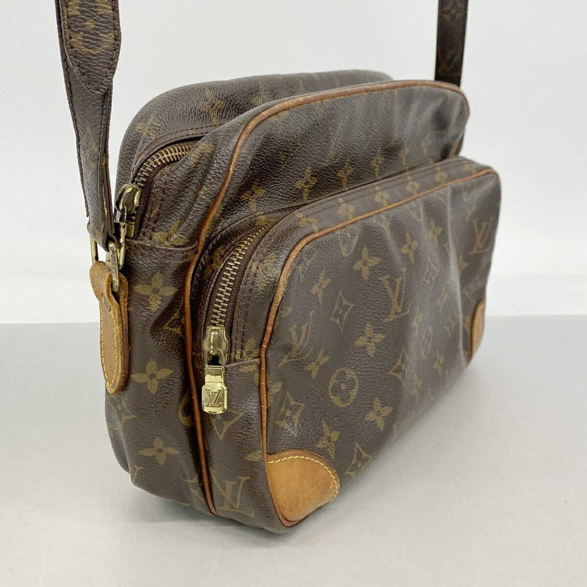 Louis Vuitton Brown Shoulder Bag (Pre-Owned)