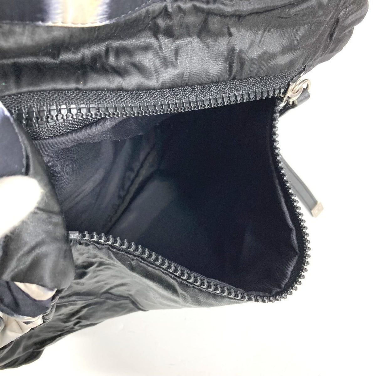 Chanel Sport Black White Nylon Shoulder Bag (Pre-Owned)