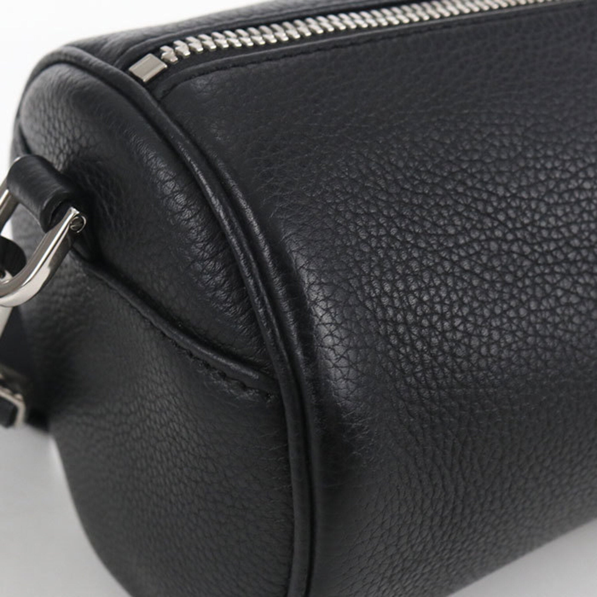 Christian Dior Black Leather Shoulder Bag (Pre-Owned)