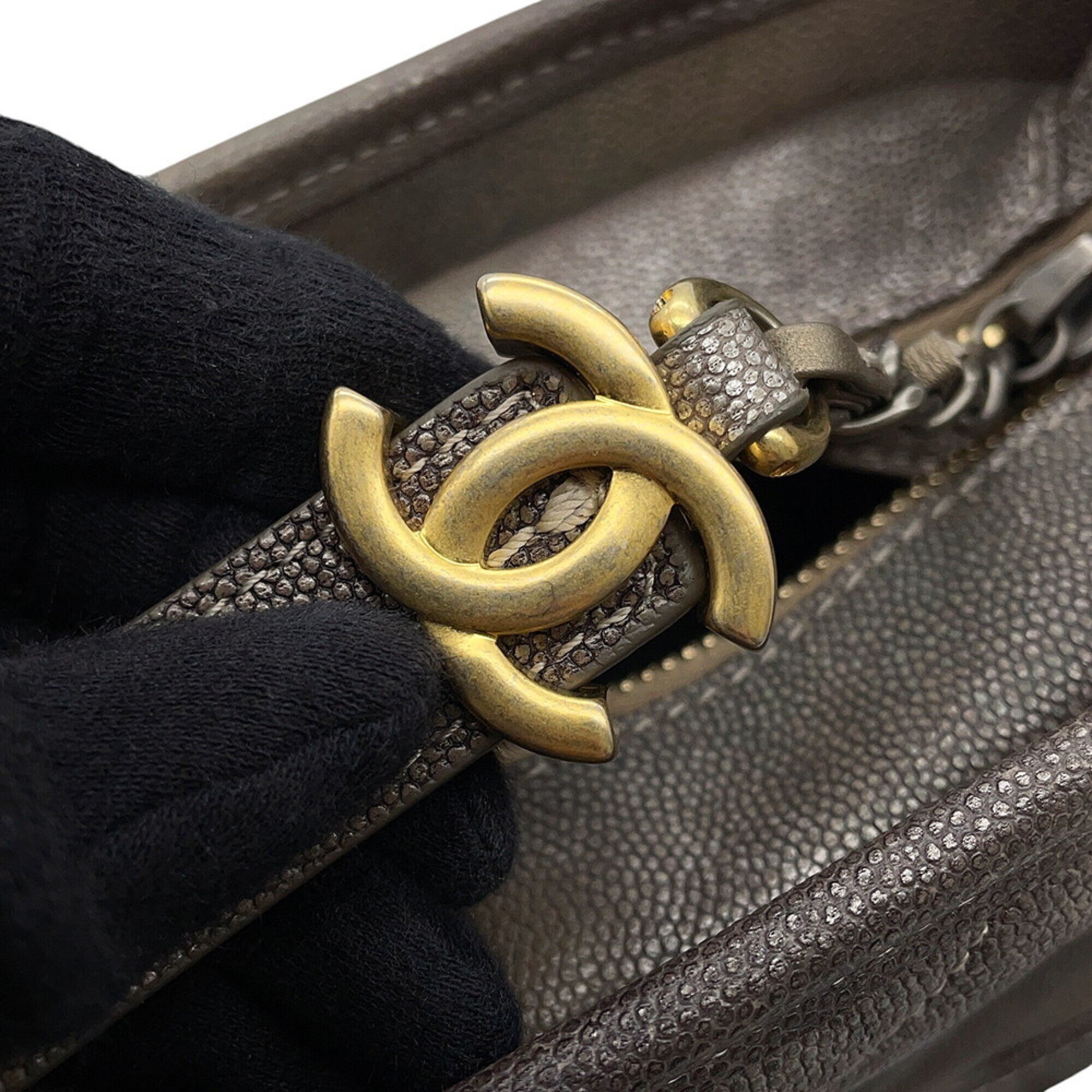 Chanel Gray Grained Calfskin Handbag Shoulder Bag (Pre-Owned)